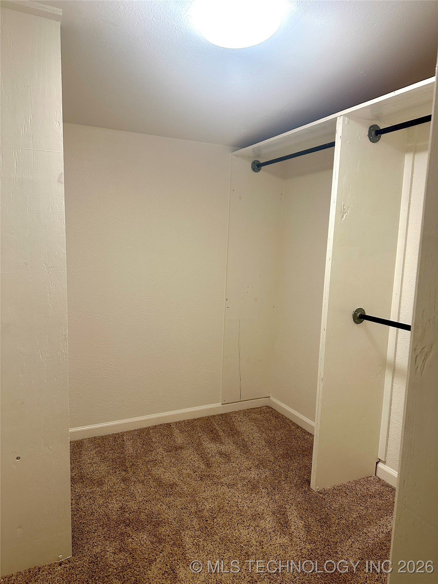 213 E 5th Property Photo 22