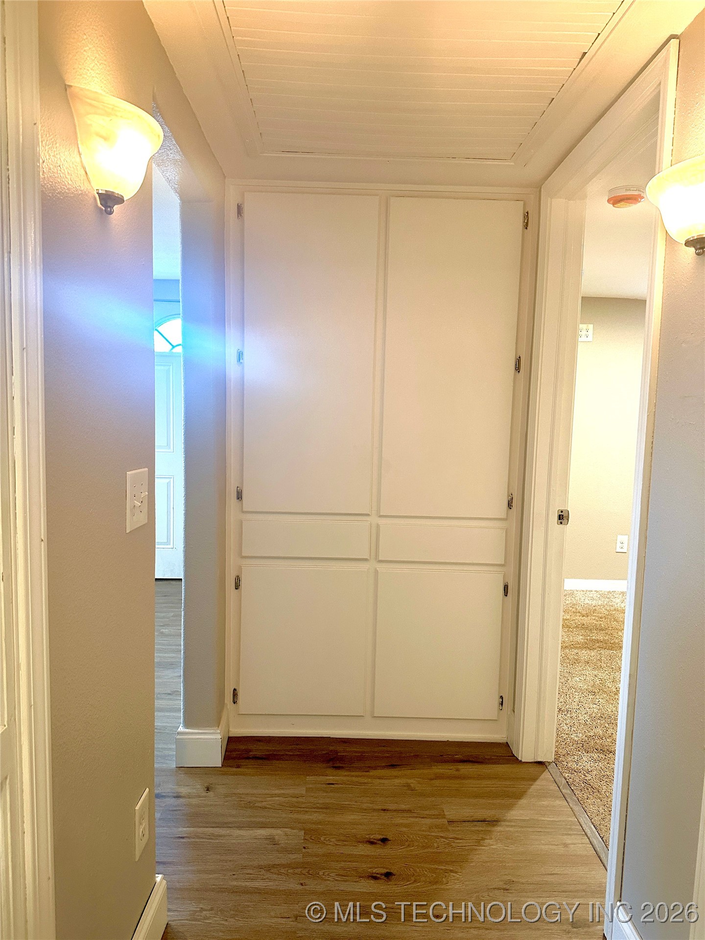 213 E 5th Property Photo 23