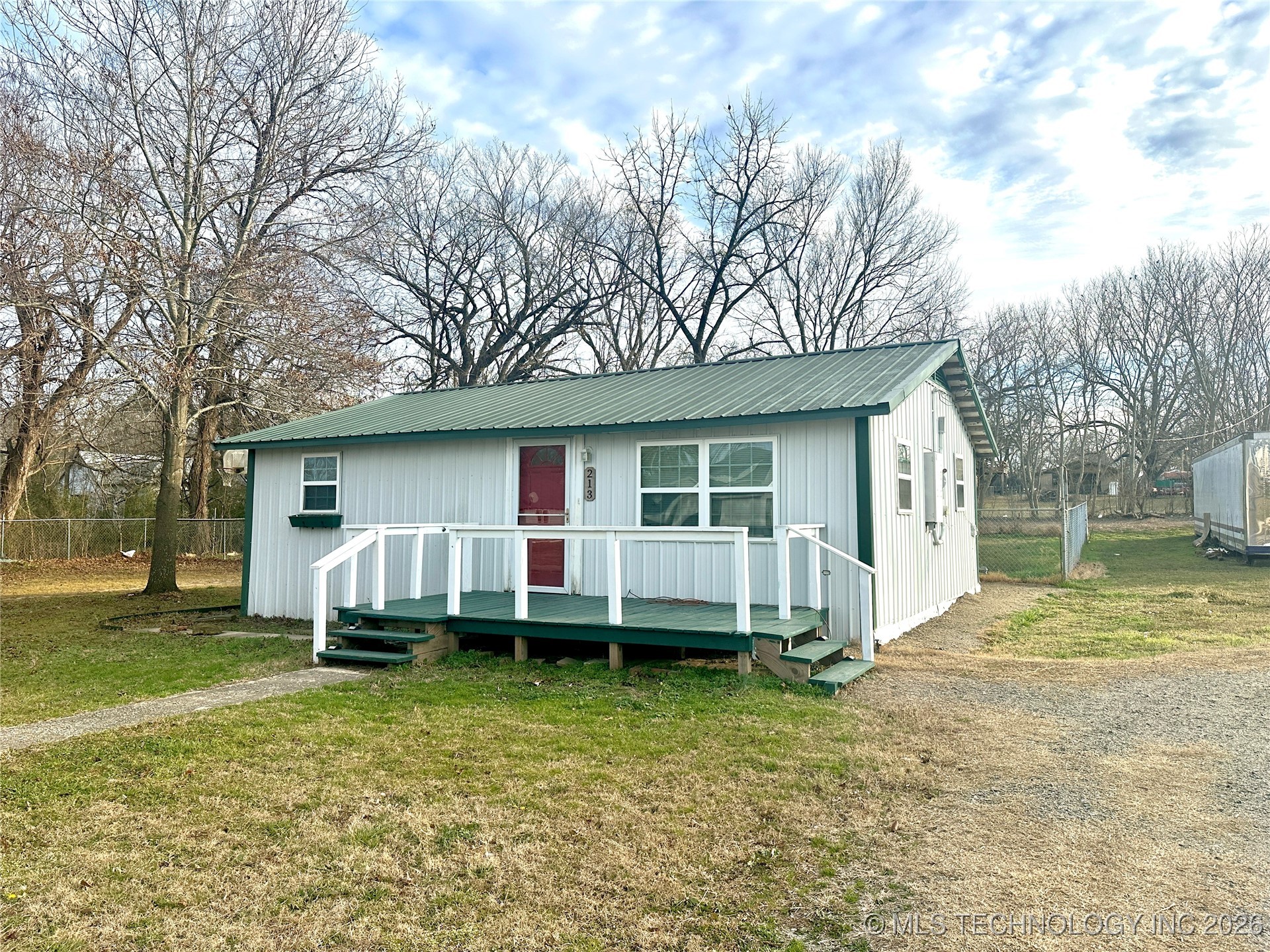 213 E 5th Property Photo 24