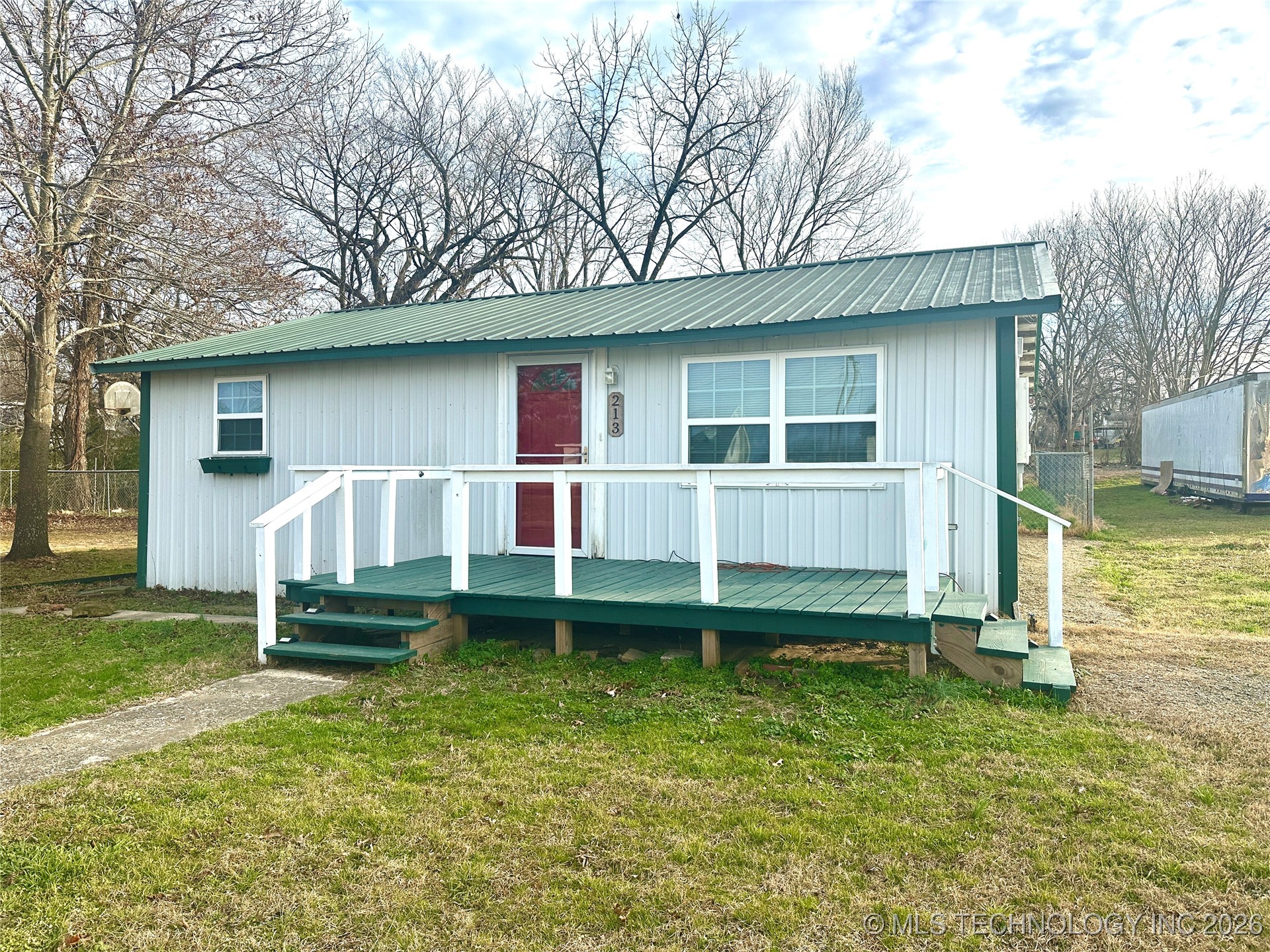 213 E 5th Property Photo 25