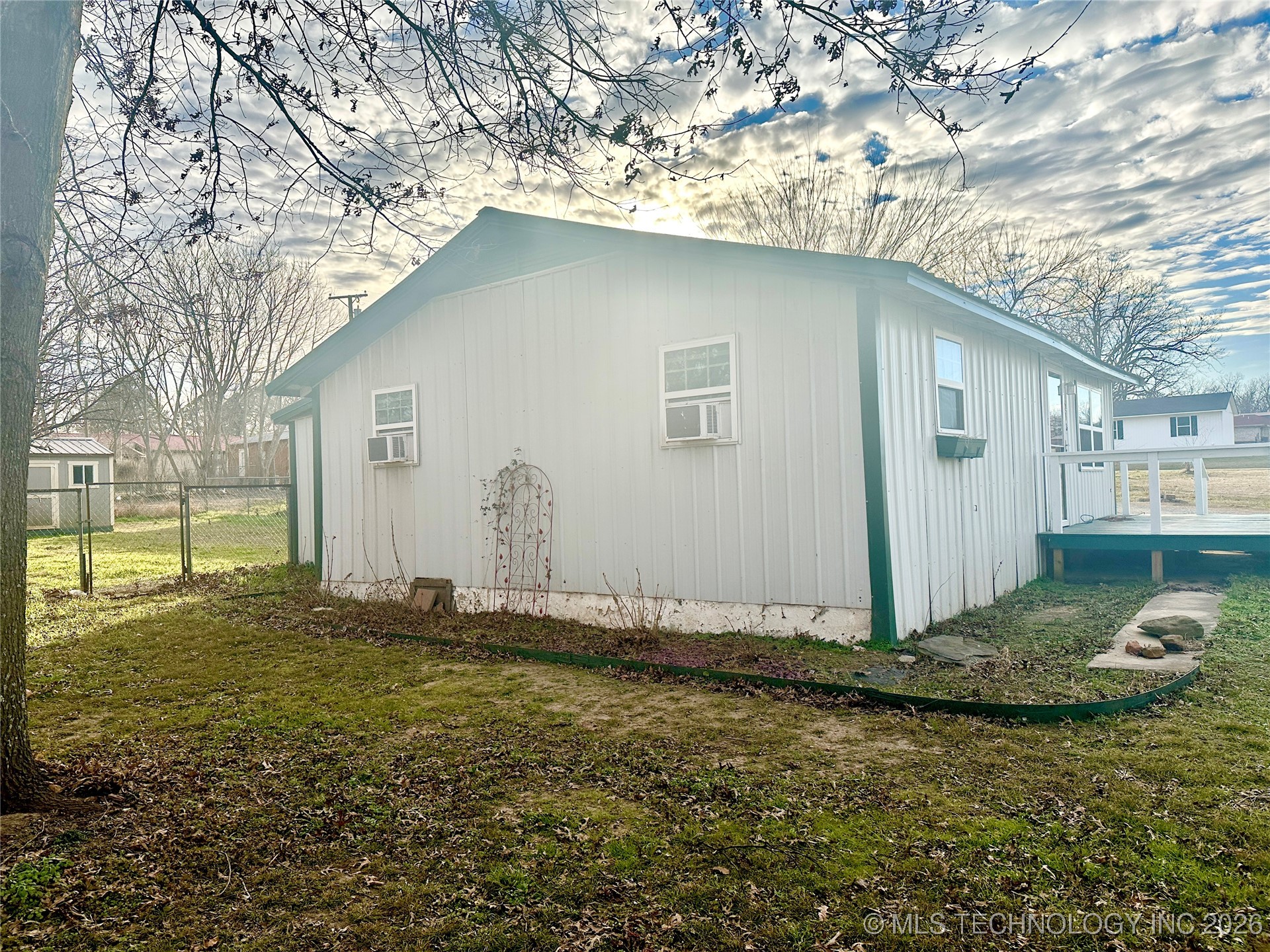 213 E 5th Property Photo 26