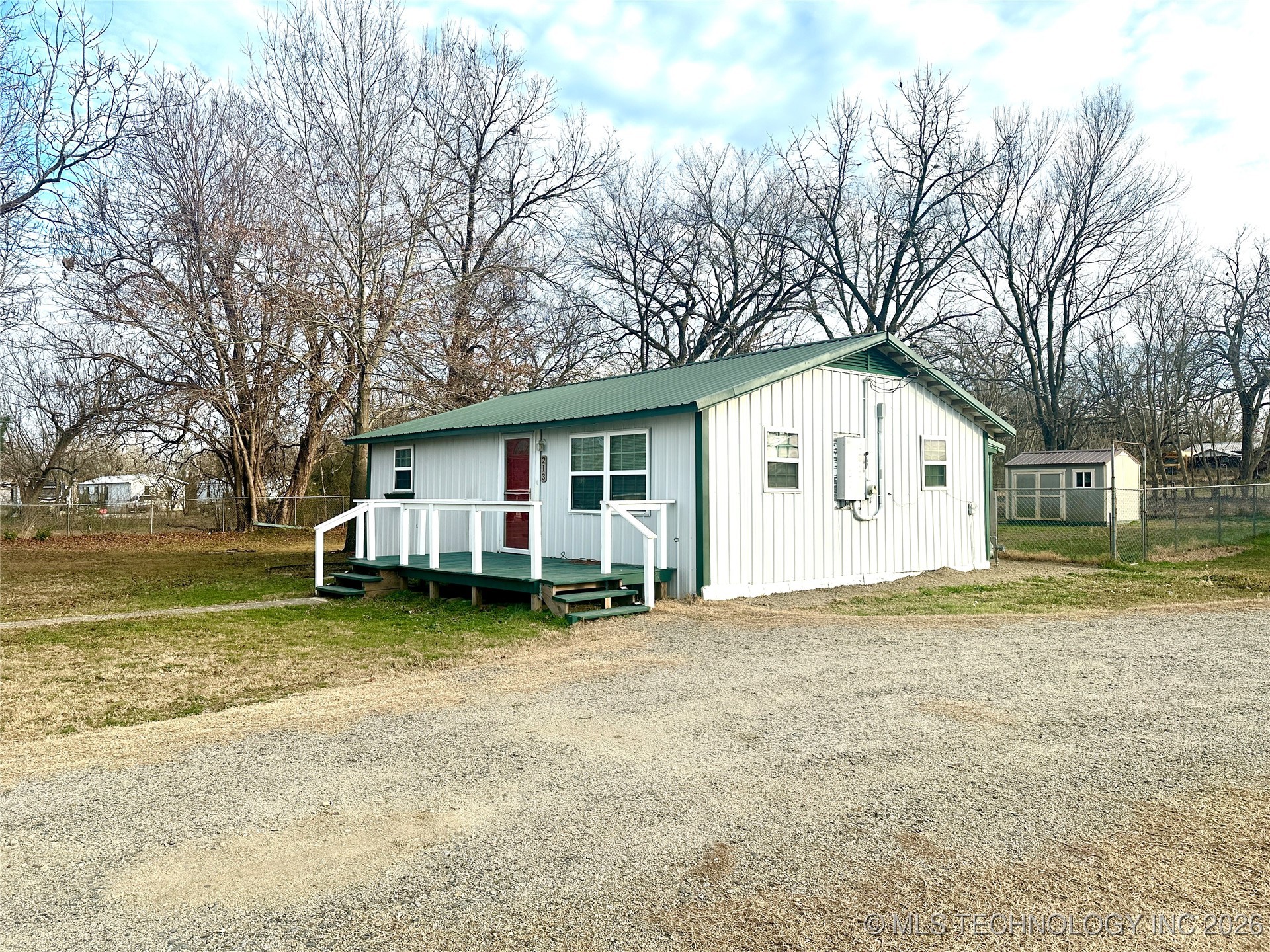 213 E 5th Property Photo 27