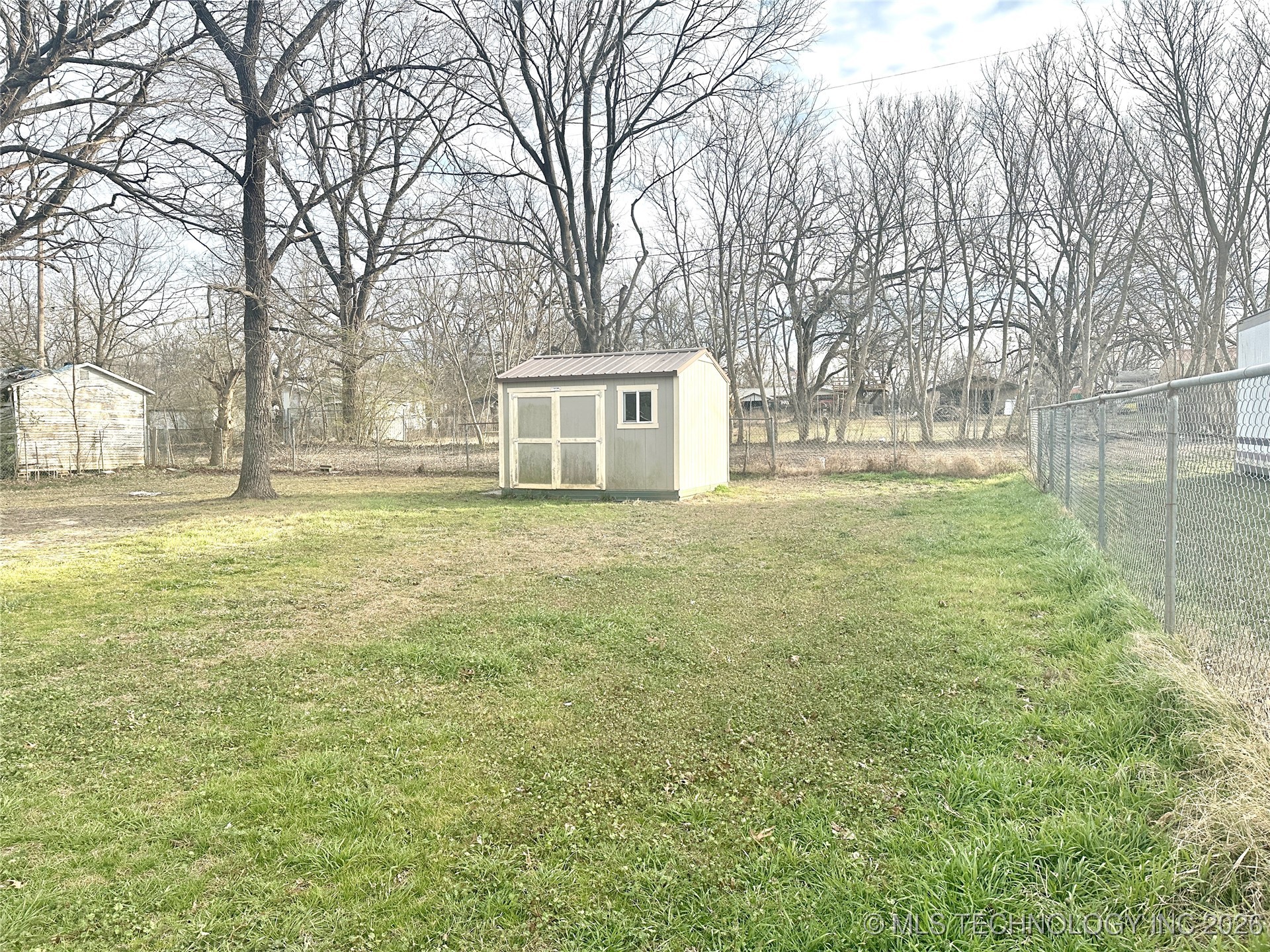 213 E 5th Property Photo 29