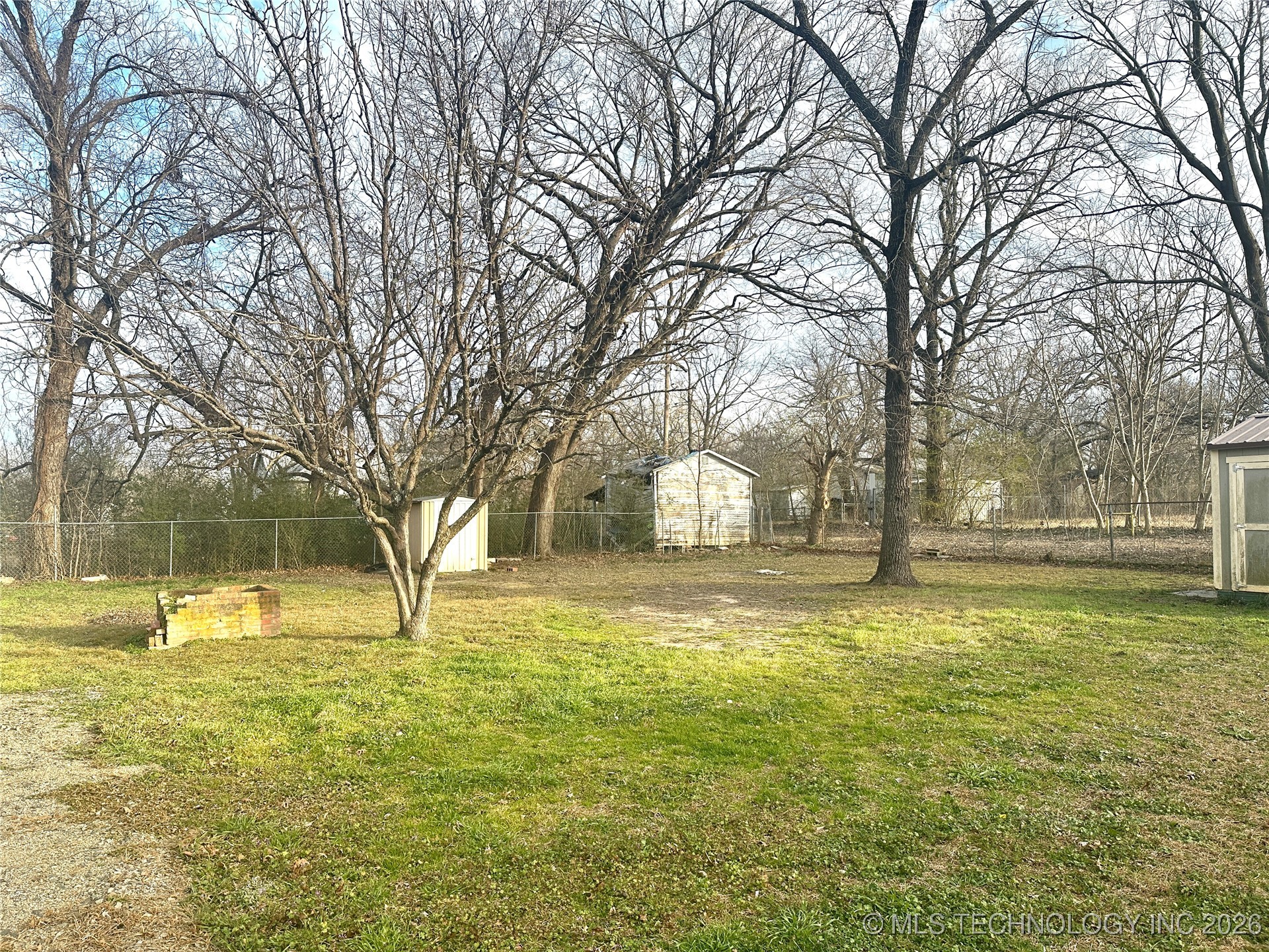 213 E 5th Property Photo 30