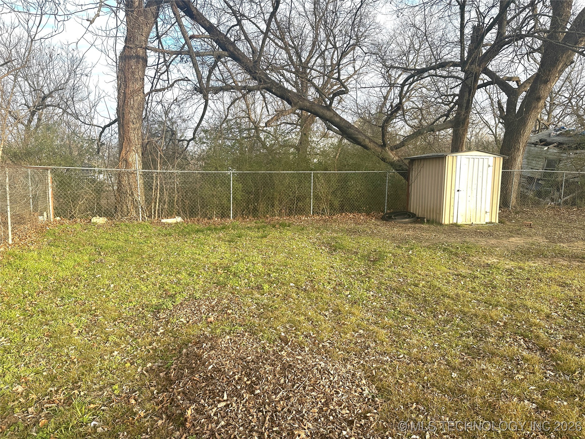 213 E 5th Property Photo 31