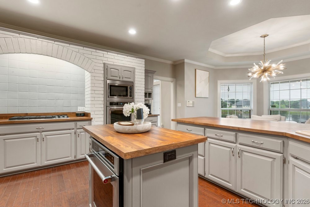 8766 Haskell Drive Property Photo 14