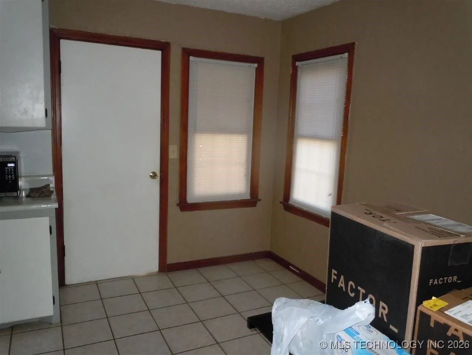 1012 S Knoblock Street Property Photo 6