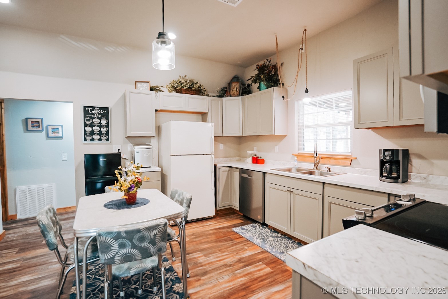 112535 S 4177 Property Photo 16