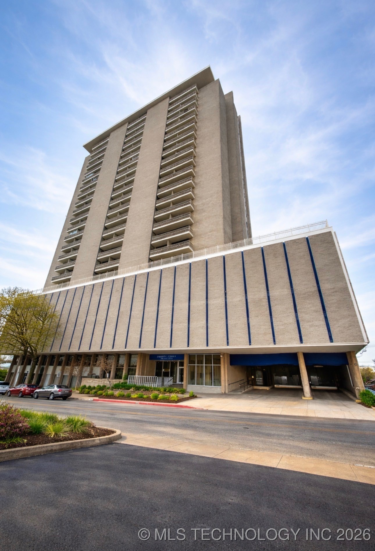 1502 S Boulder Avenue 14l Property Photo 1