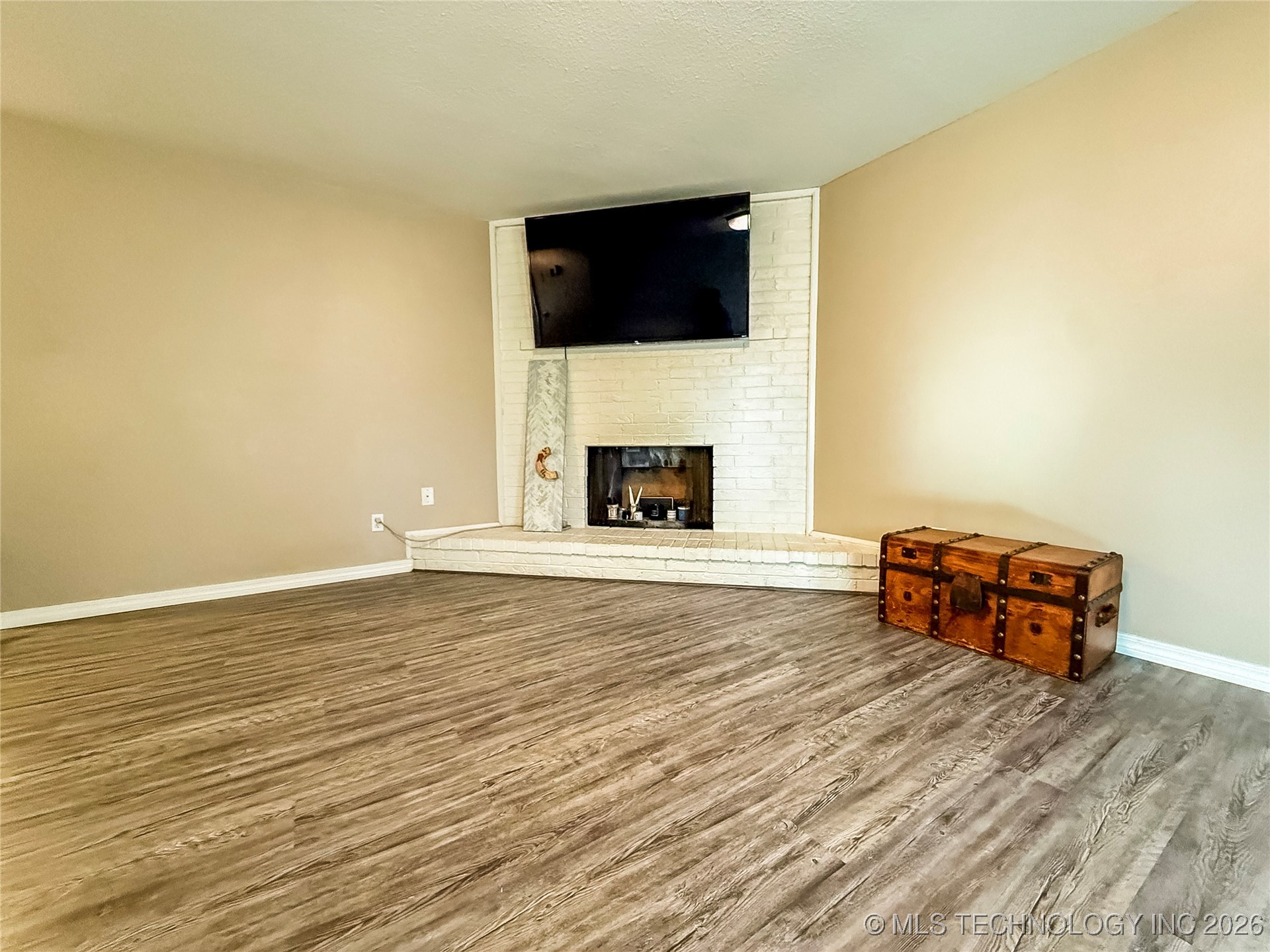 90 Barbara Property Photo 6