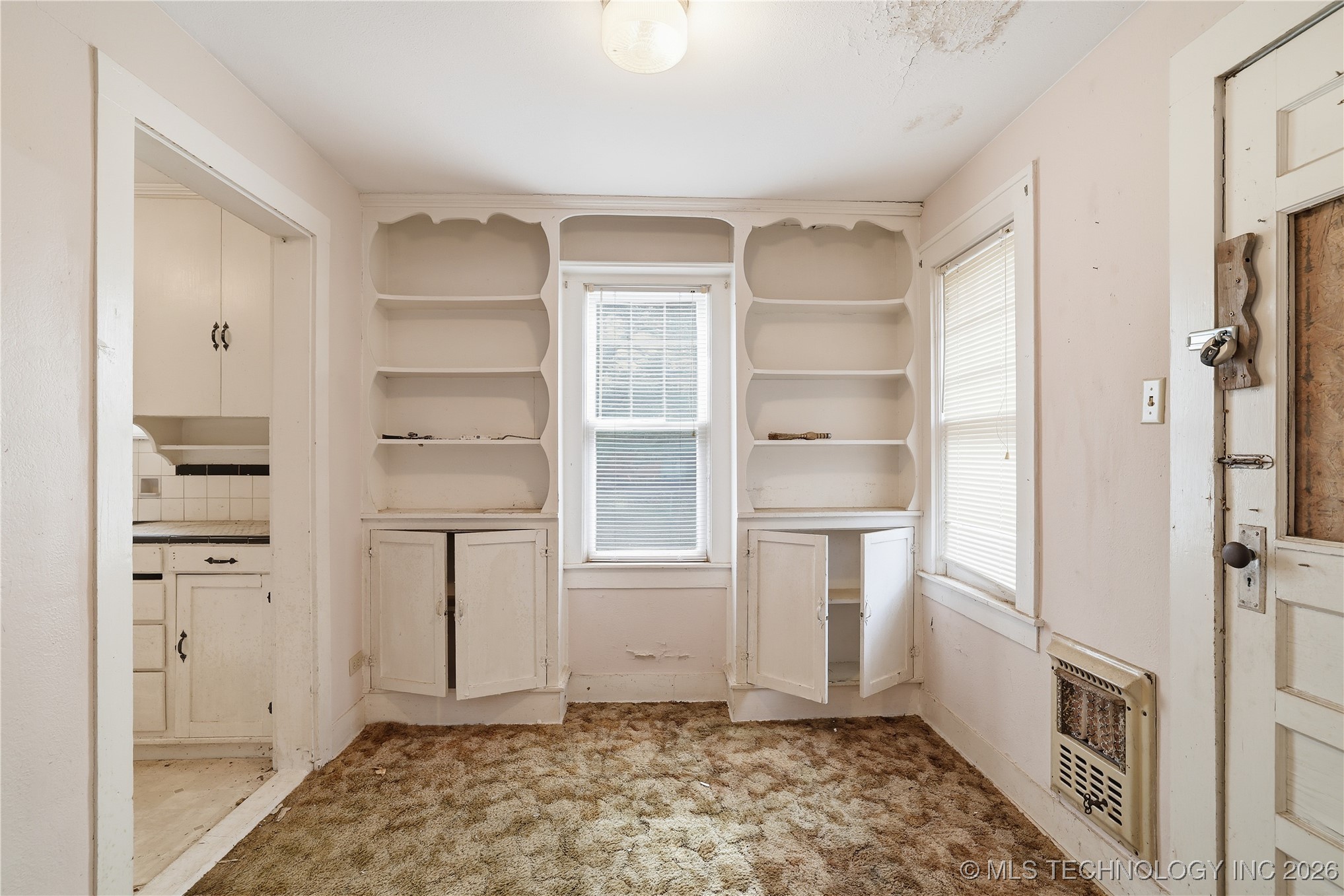 1723 W Cedar Street Property Photo 4