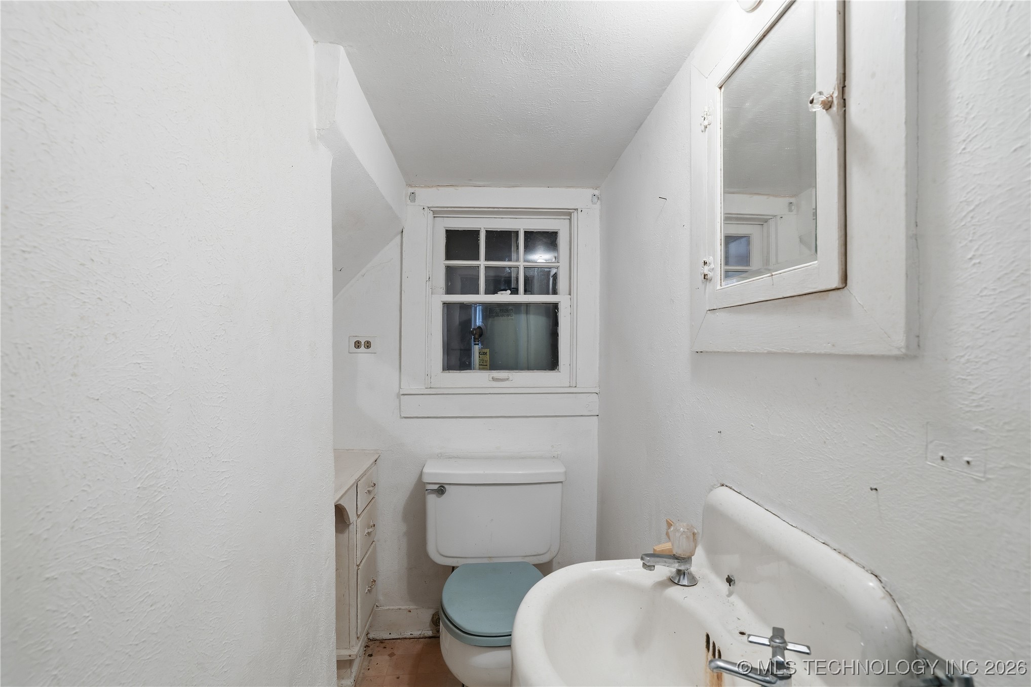 1723 W Cedar Street Property Photo 6