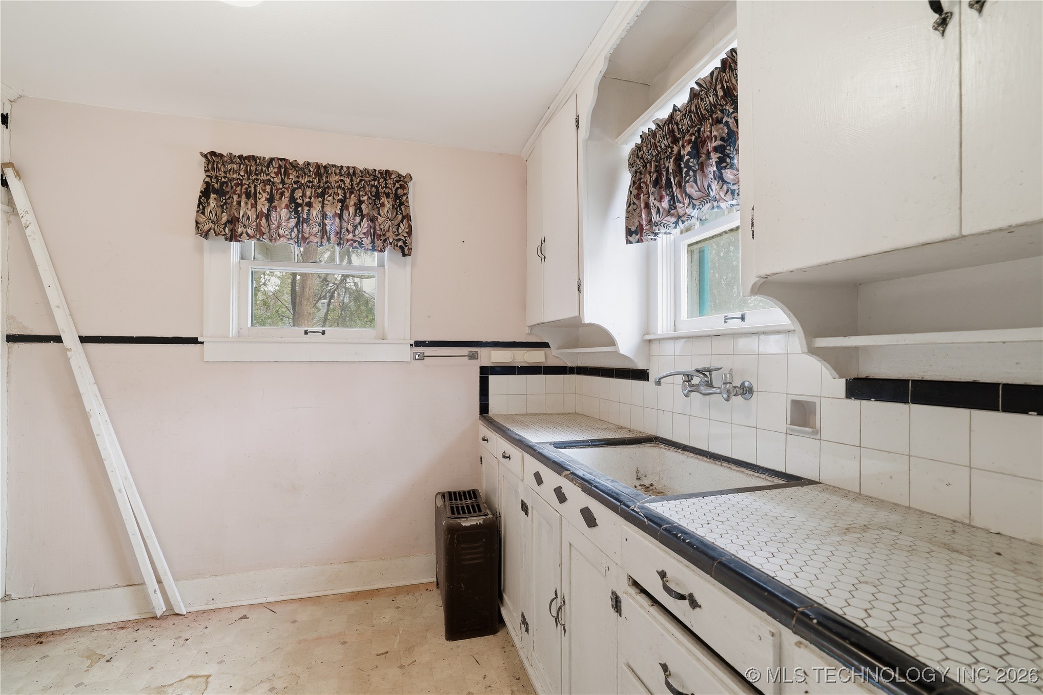 1723 W Cedar Street Property Photo 7