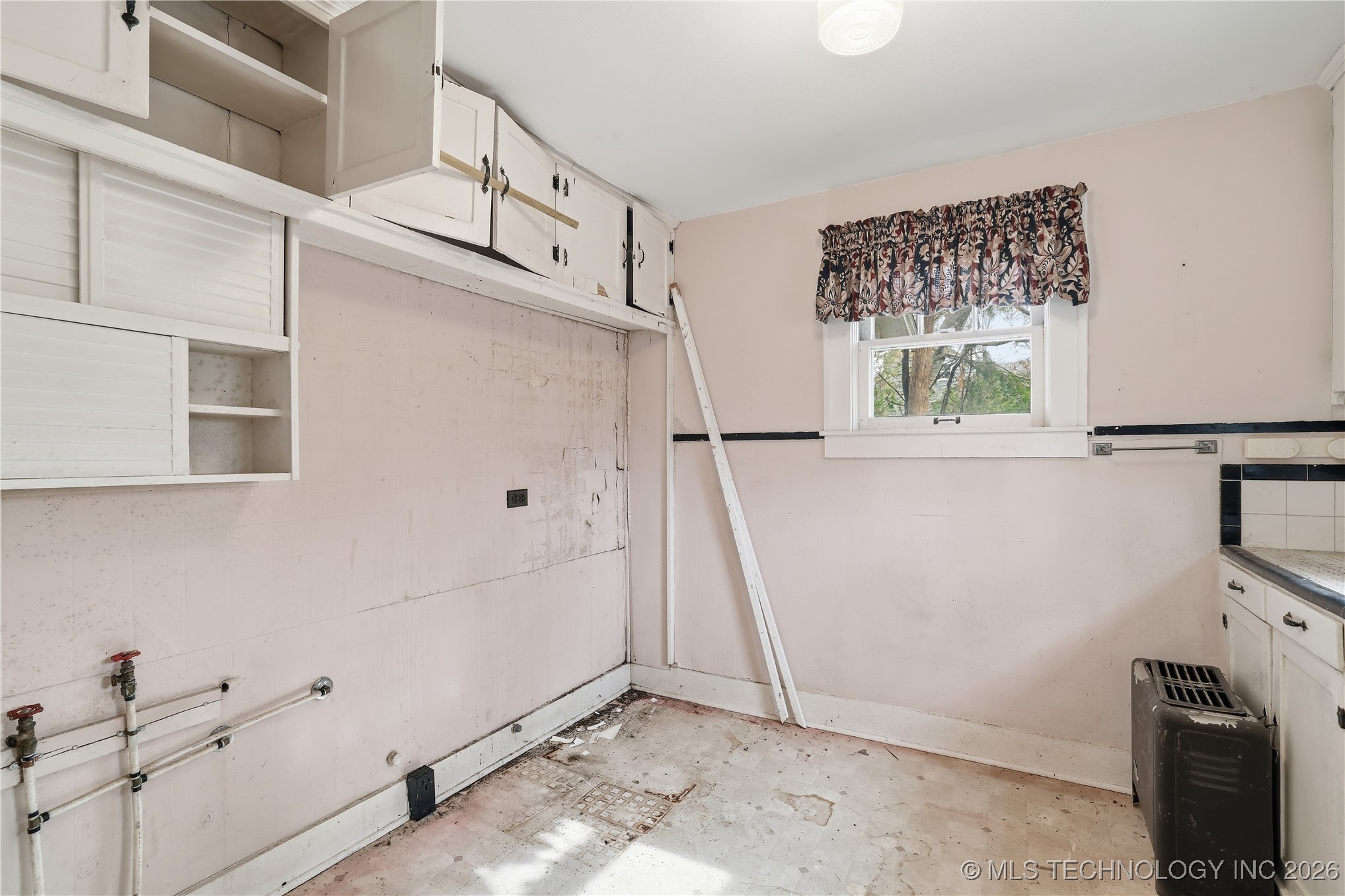 1723 W Cedar Street Property Photo 8