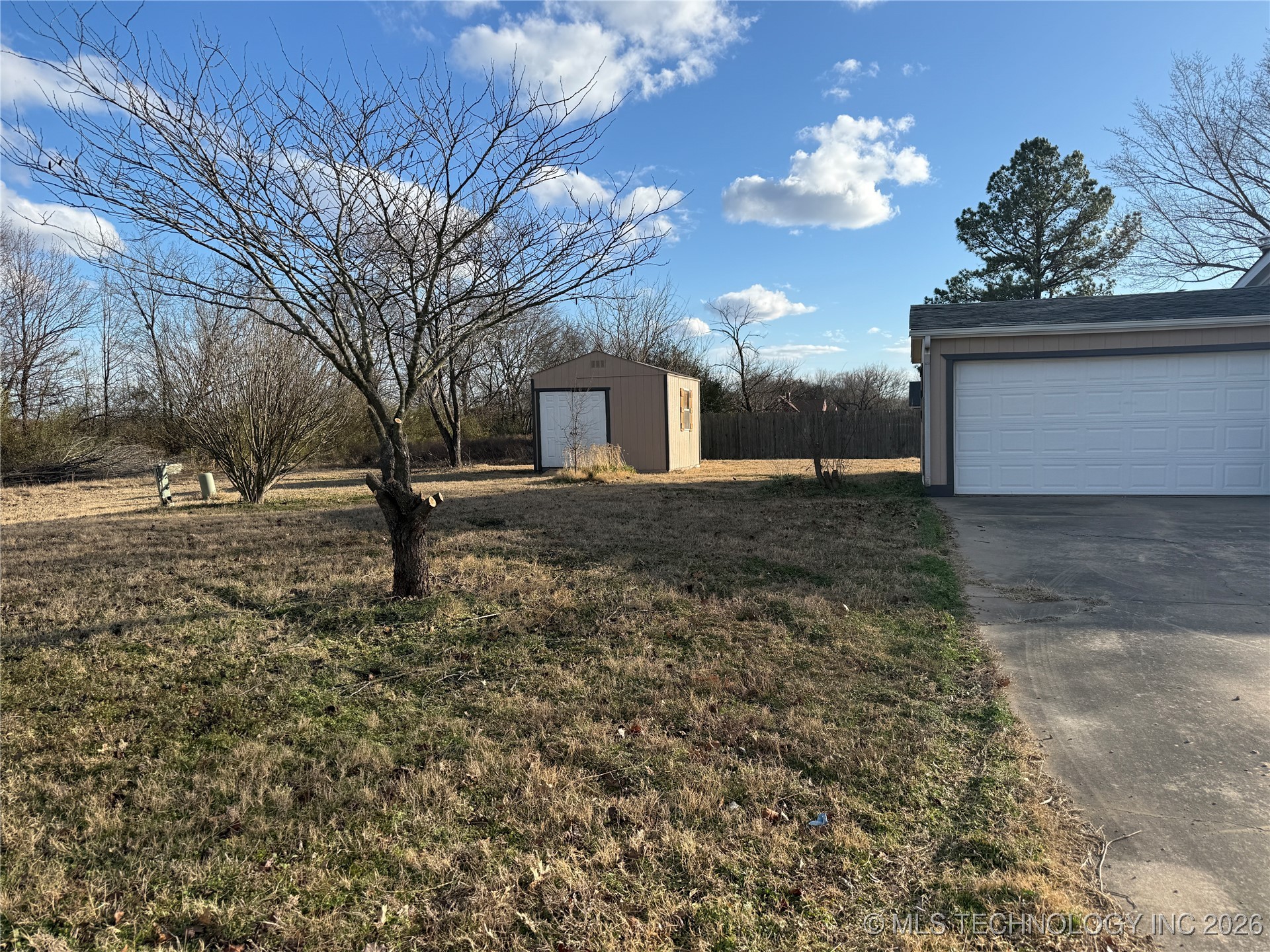 607 Crabapple Court Property Photo 14