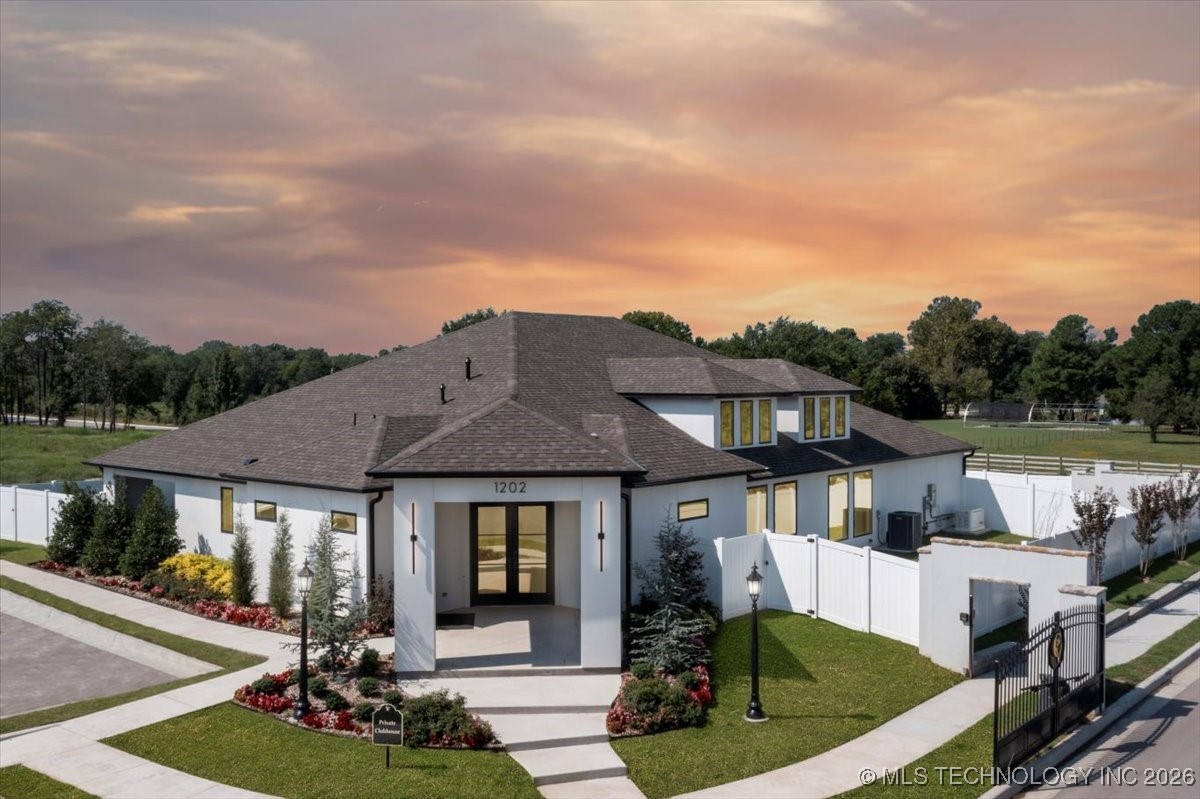 1212 N 72nd Street Property Photo 2