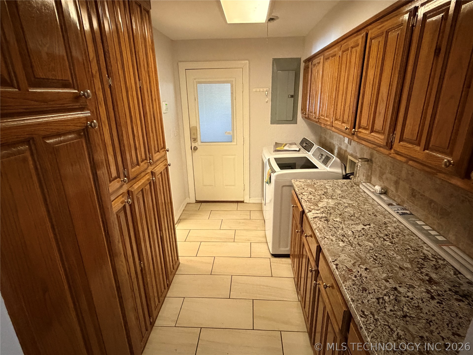 215 Murphy Property Photo 8