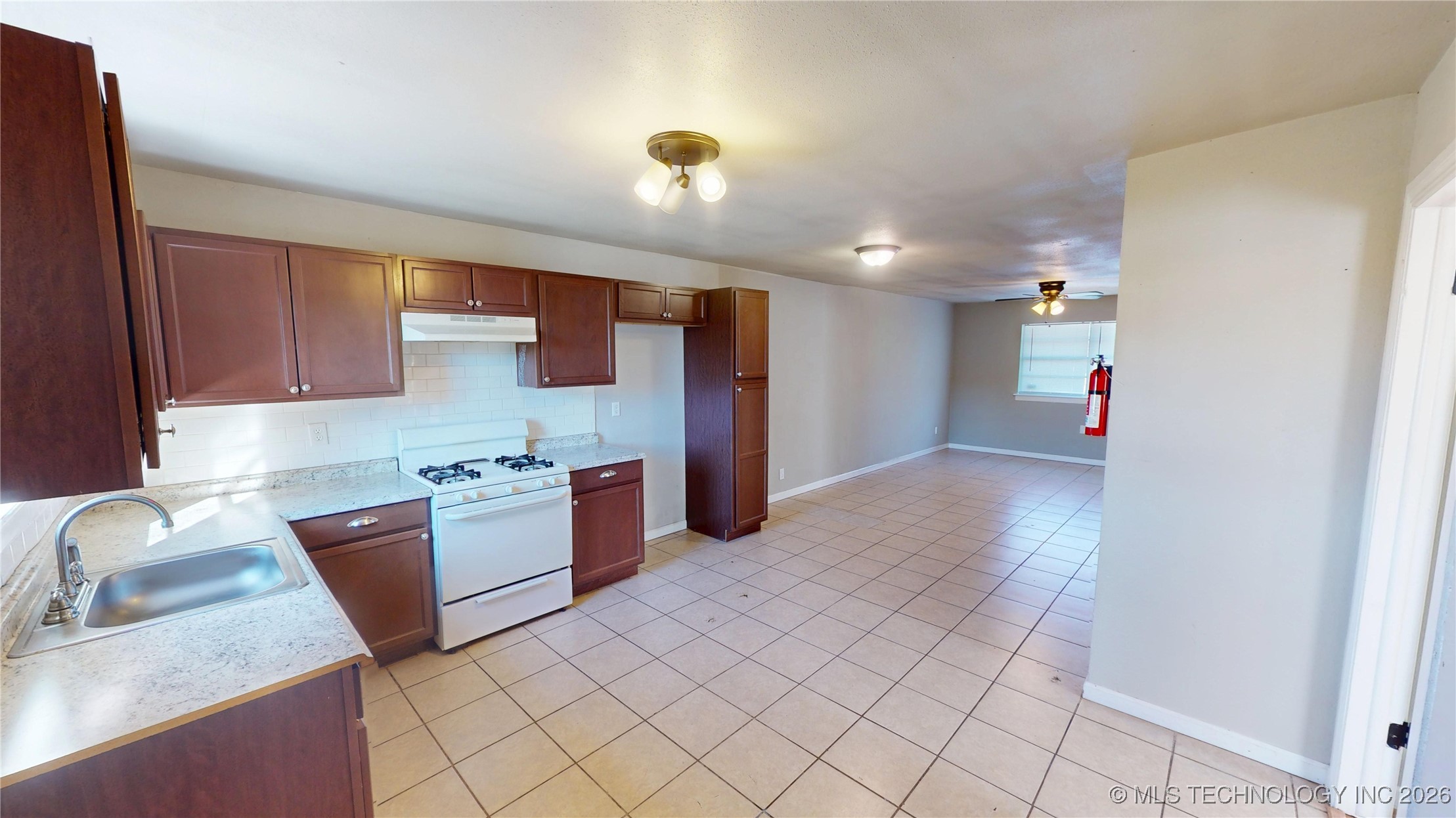 13858 S 292nd East Avenue A Property Photo 3