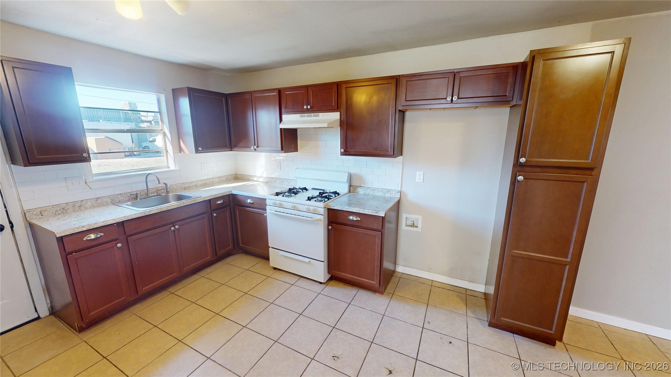 13858 S 292nd East Avenue A Property Photo 4