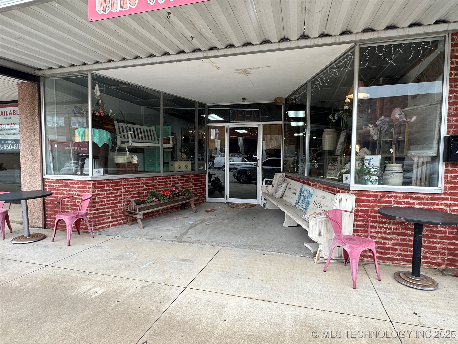 414 W Main Street Property Photo 5