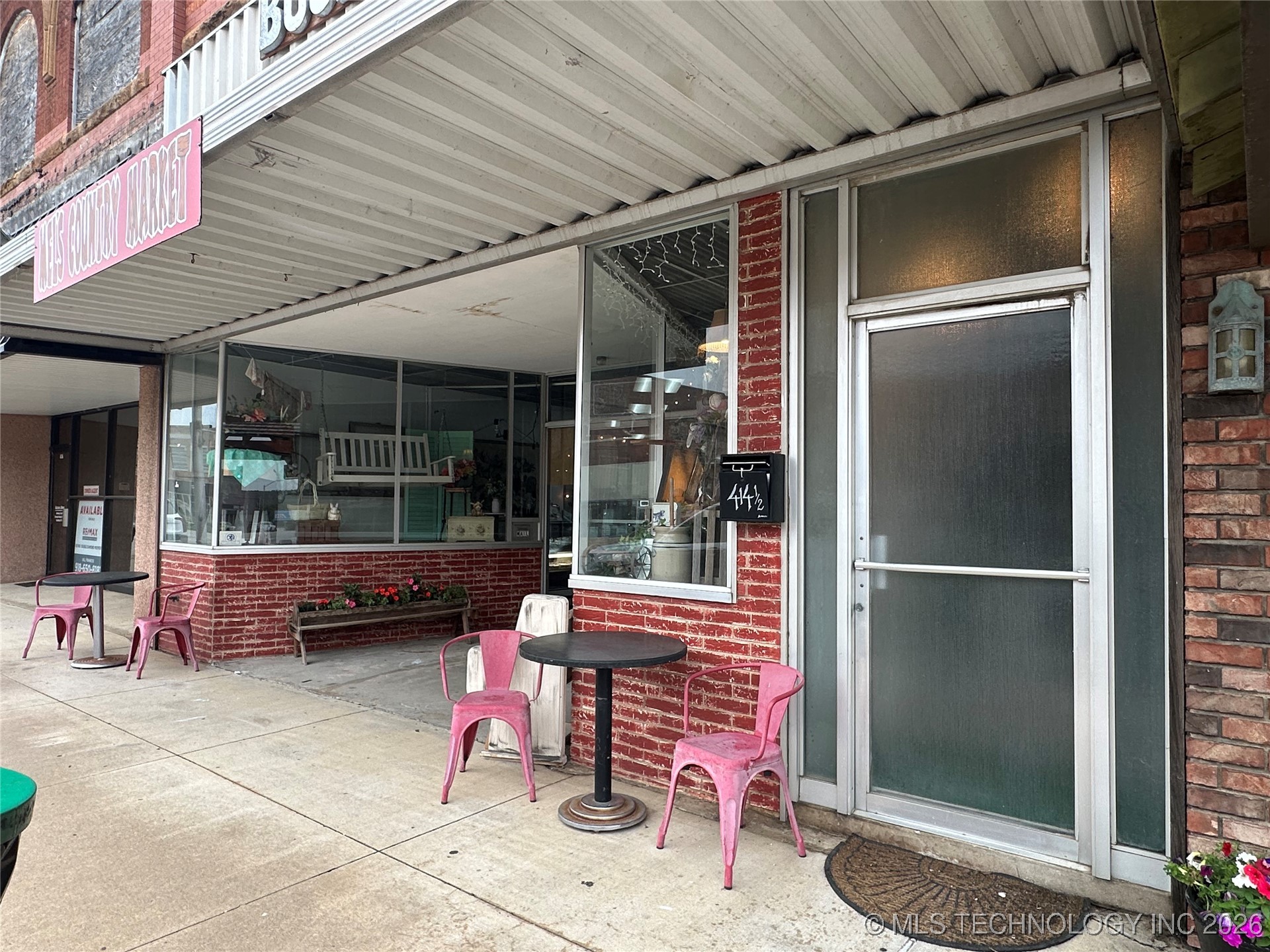 414 W Main Street Property Photo 7