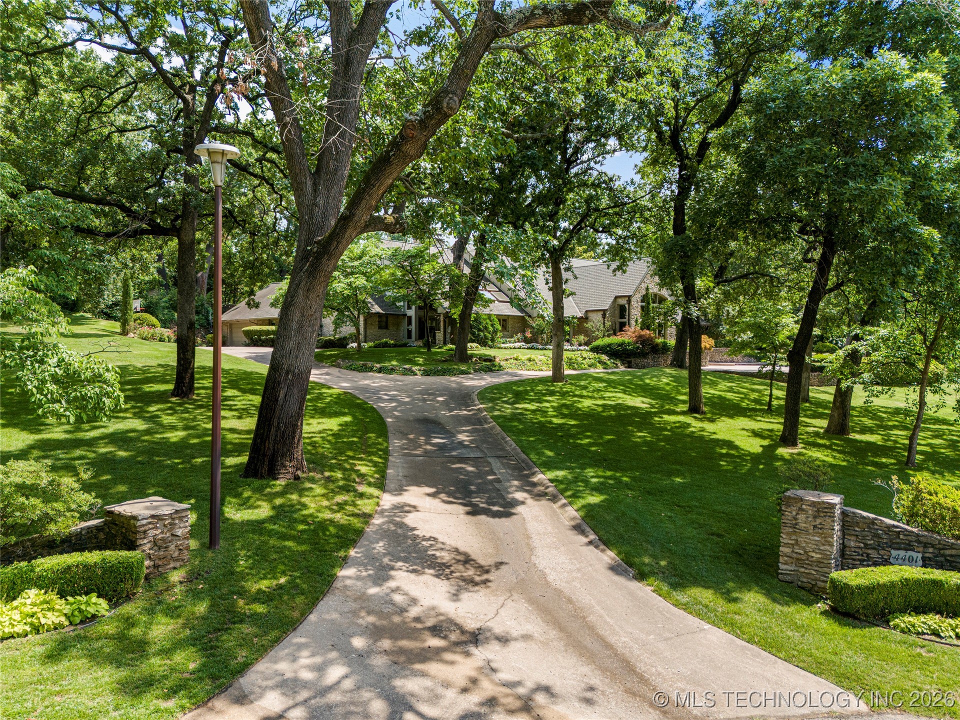 4401 Oak Road Property Photo 2