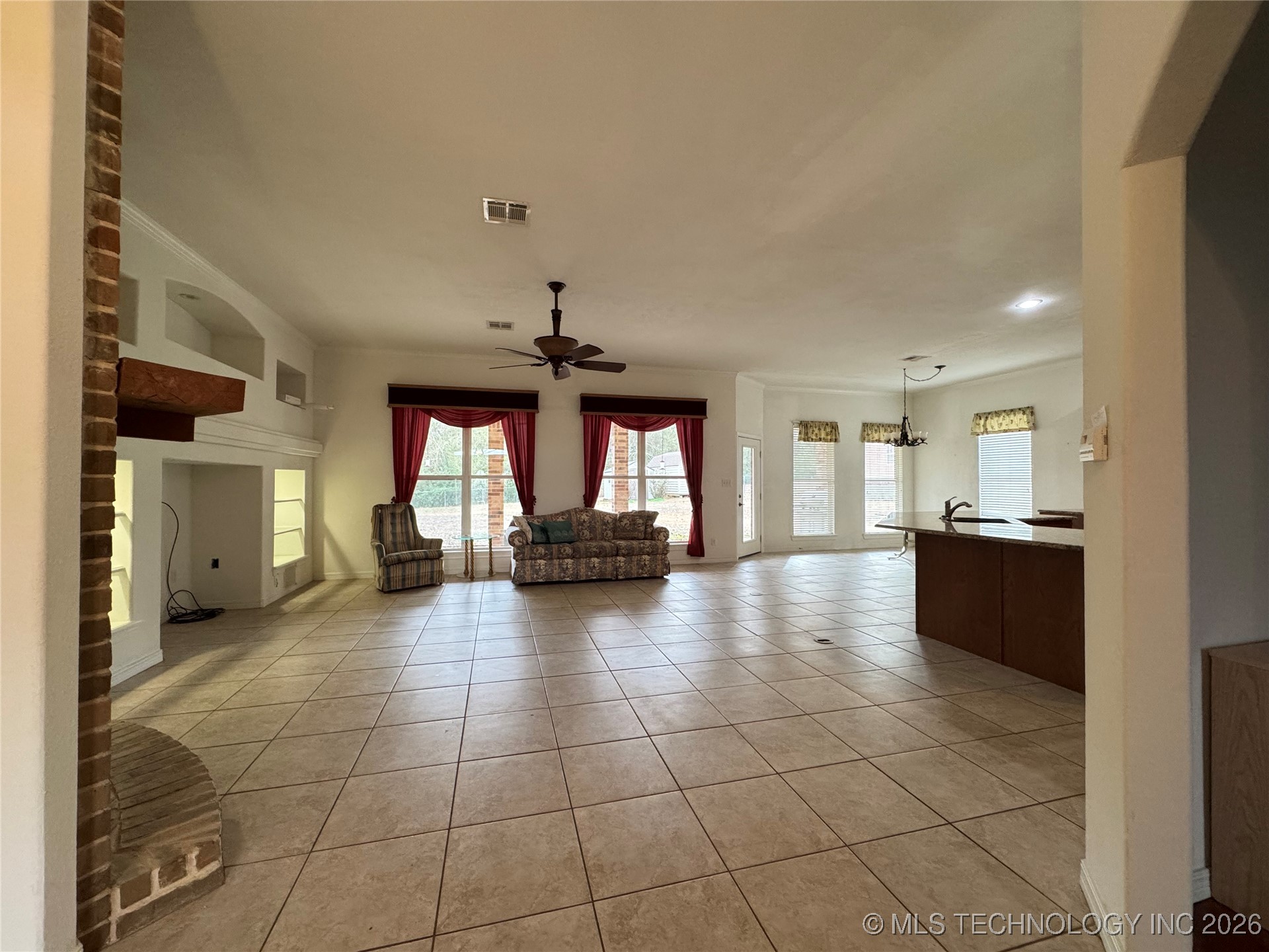 3201 Greenbriar Property Photo 4