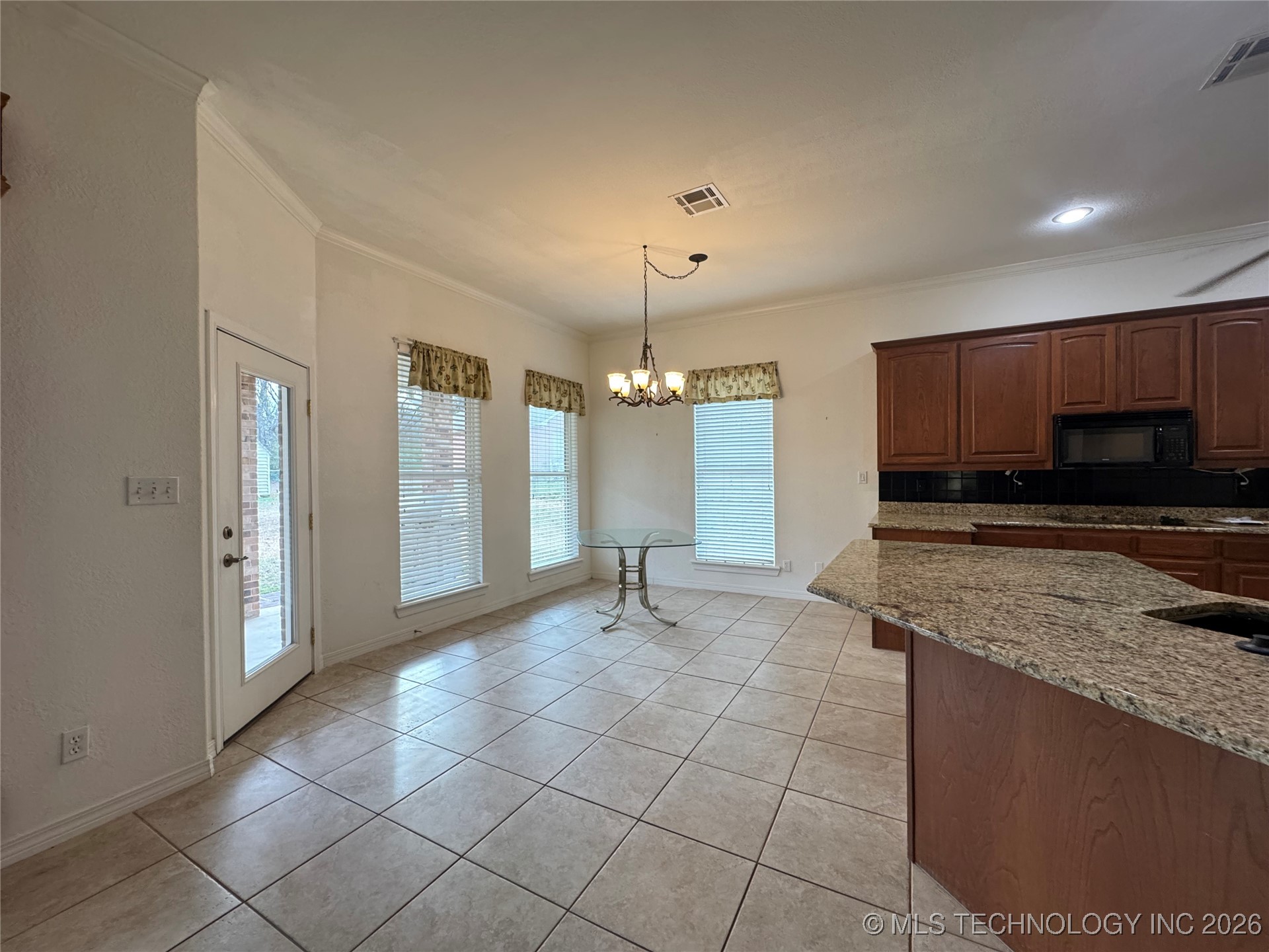 3201 Greenbriar Property Photo 6