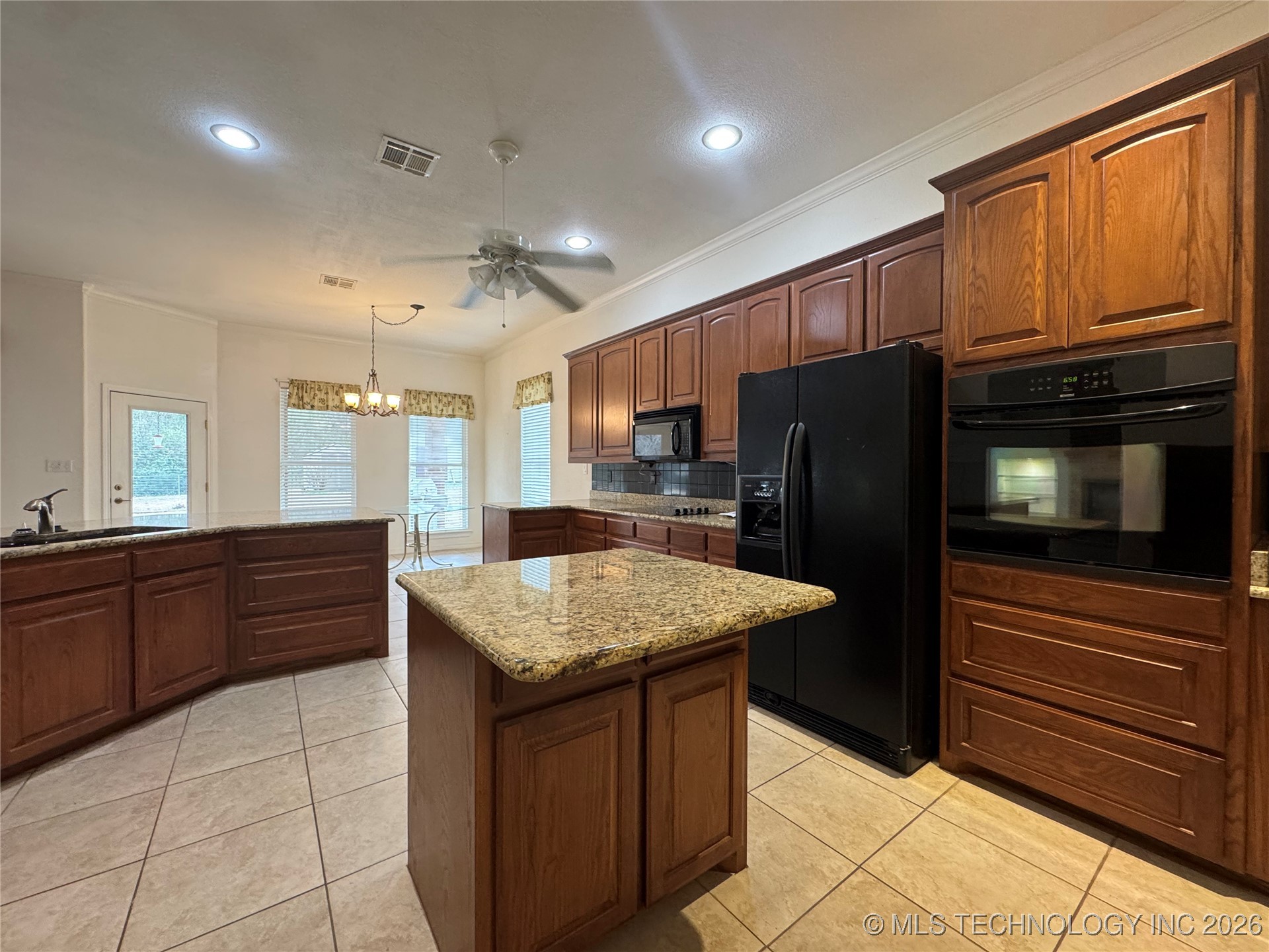 3201 Greenbriar Property Photo 8