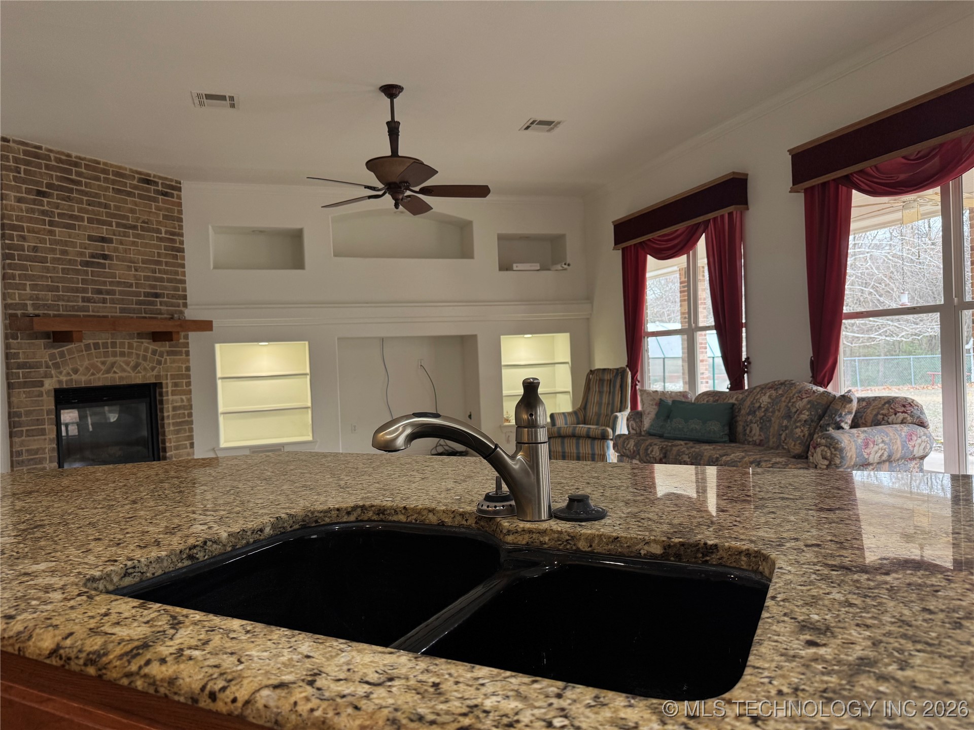 3201 Greenbriar Property Photo 12