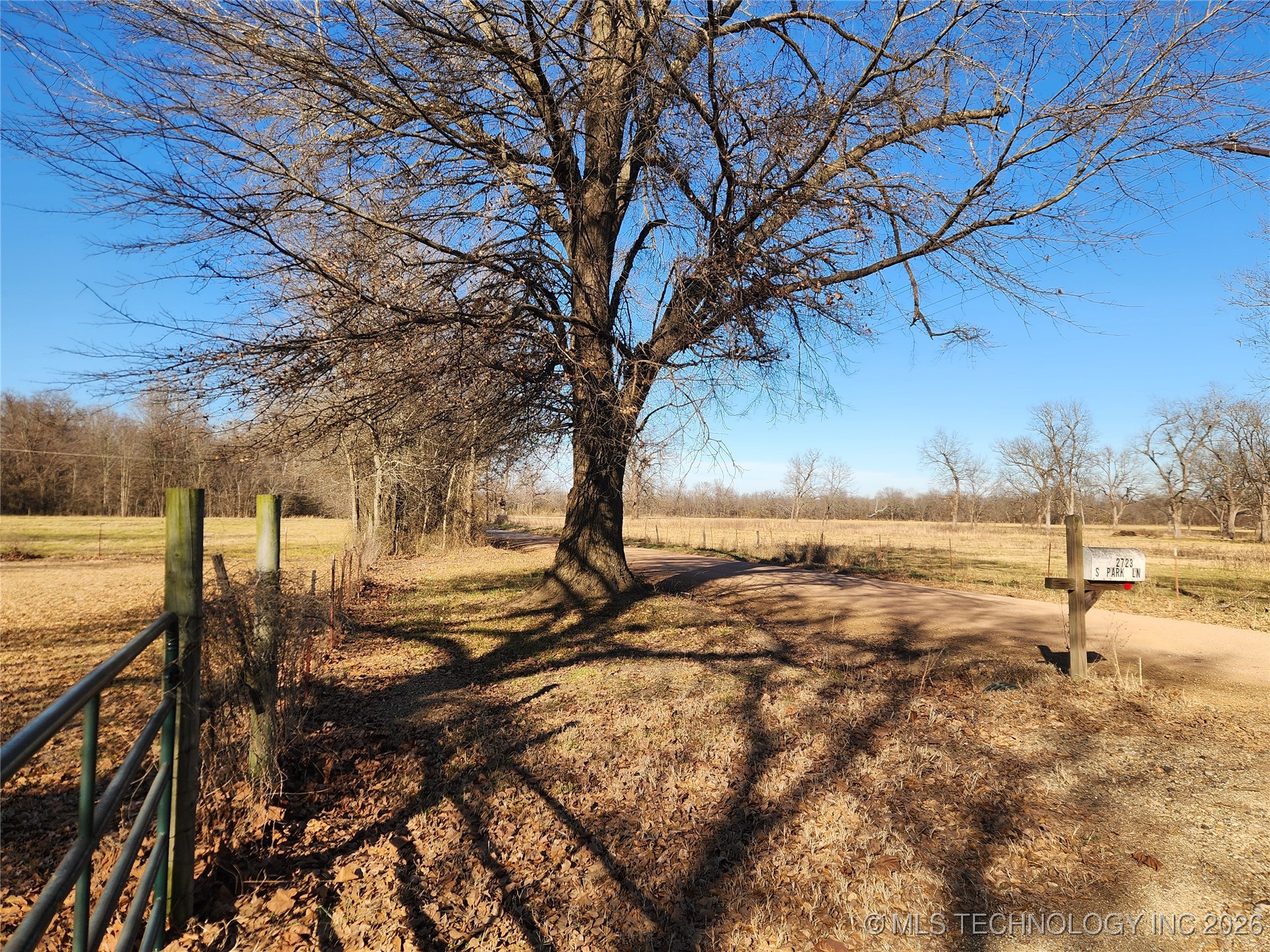 2723 S Park Property Photo 2