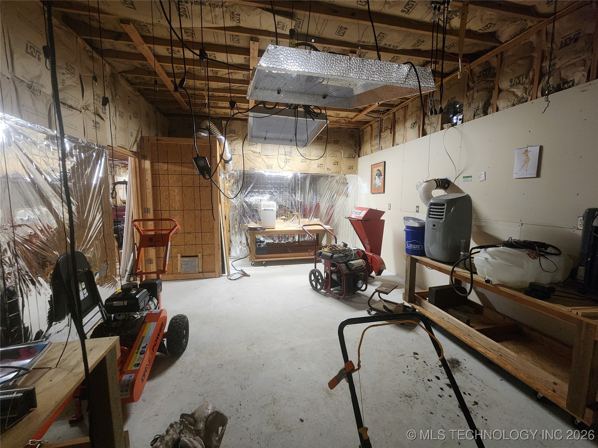 2723 S Park Property Photo 37