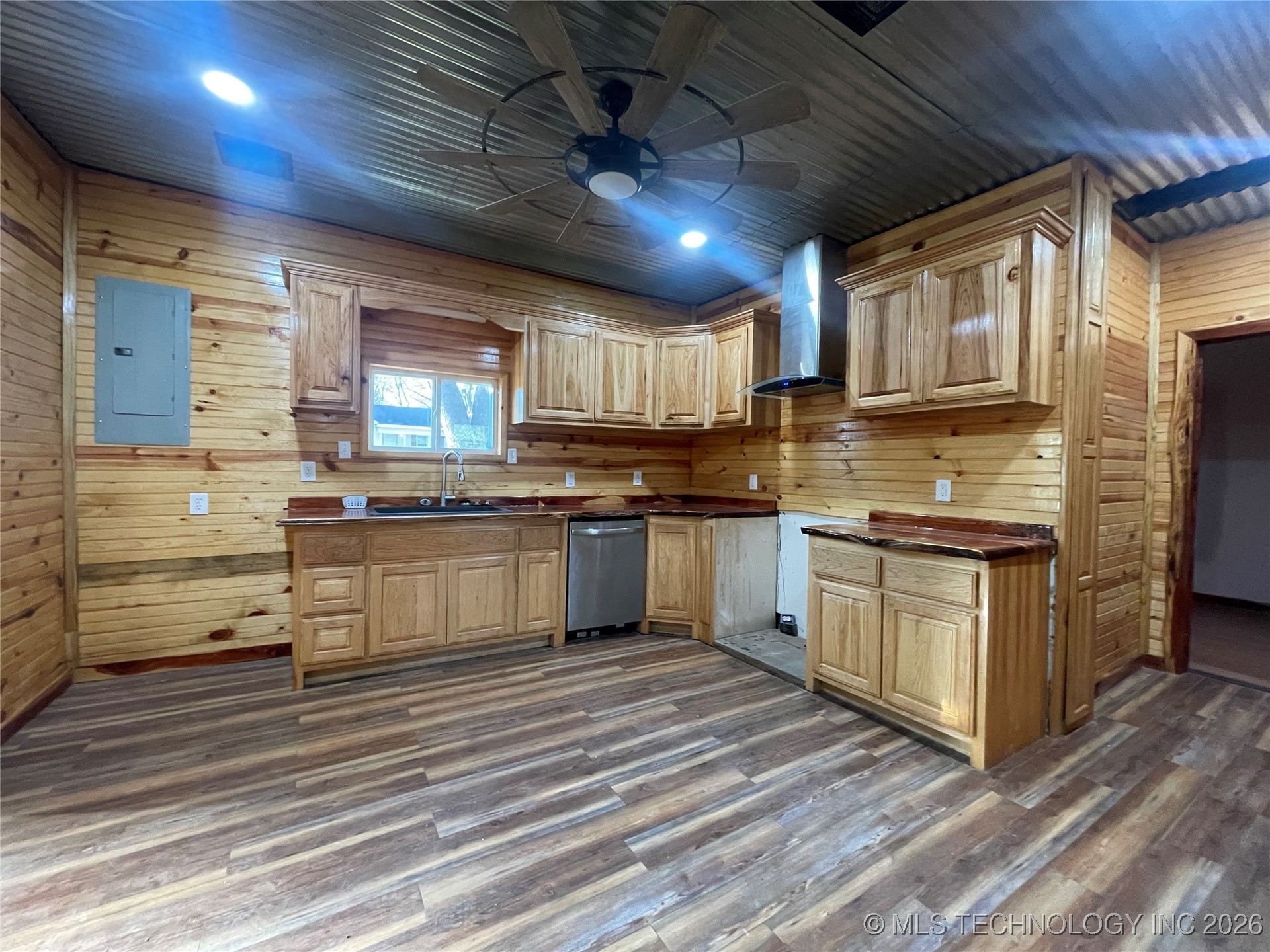 513 S State Avenue Property Photo 4