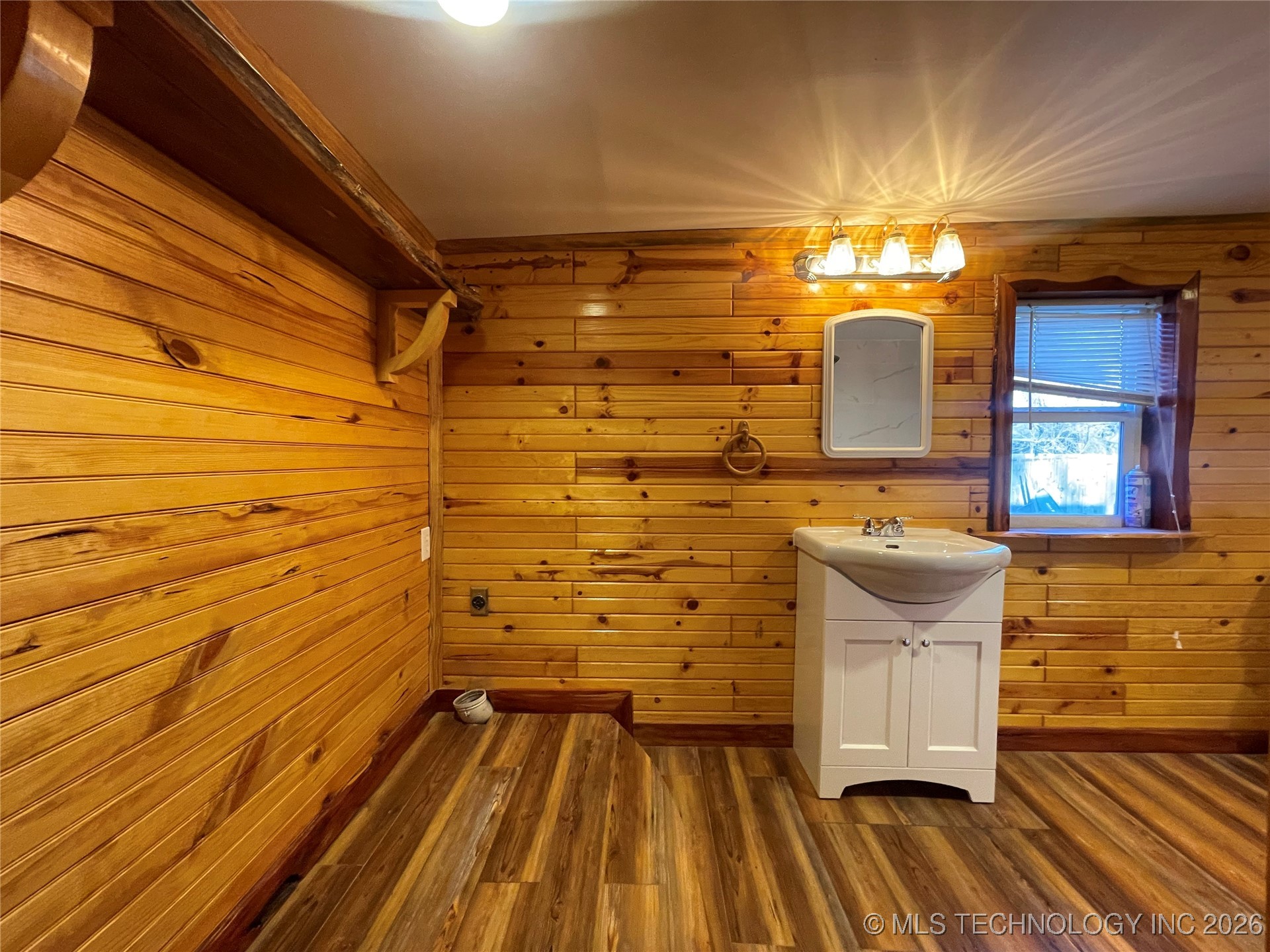 513 S State Avenue Property Photo 6