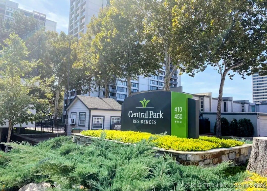 410 W 7th Street 828 Property Photo 1