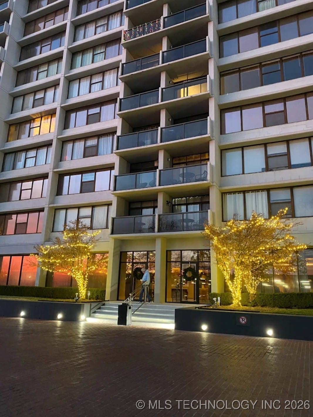 410 W 7th Street 828 Property Photo 4