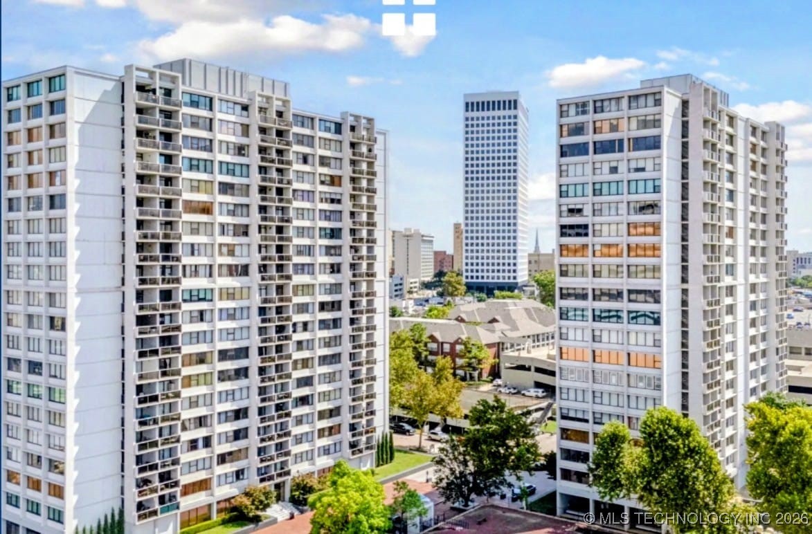 410 W 7th Street 828 Property Photo 6