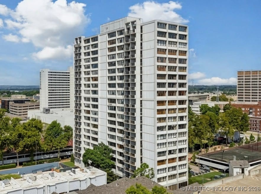 410 W 7th Street 828 Property Photo 7