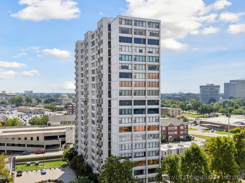 410 W 7th Street 828 Property Photo 8