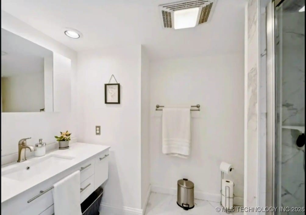 410 W 7th Street 828 Property Photo 23