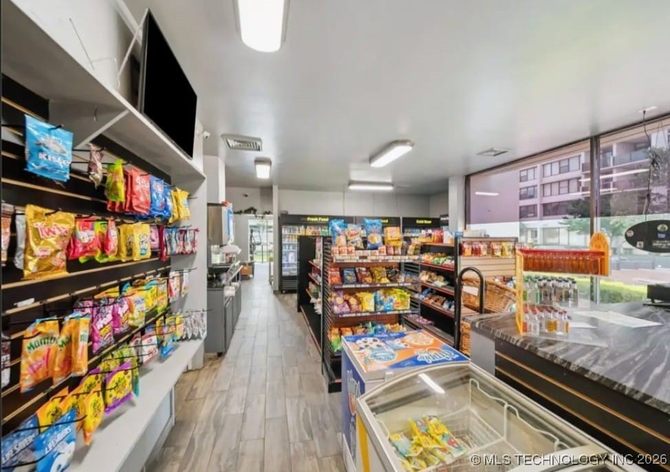 410 W 7th Street 828 Property Photo 35