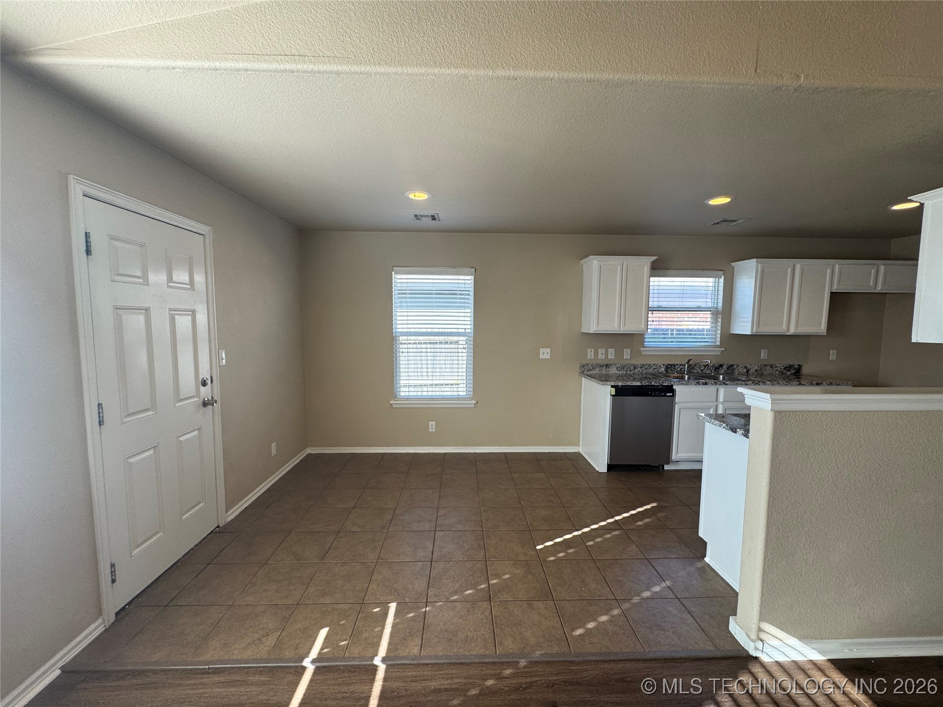 2125 E Concord Street North Property Photo 5