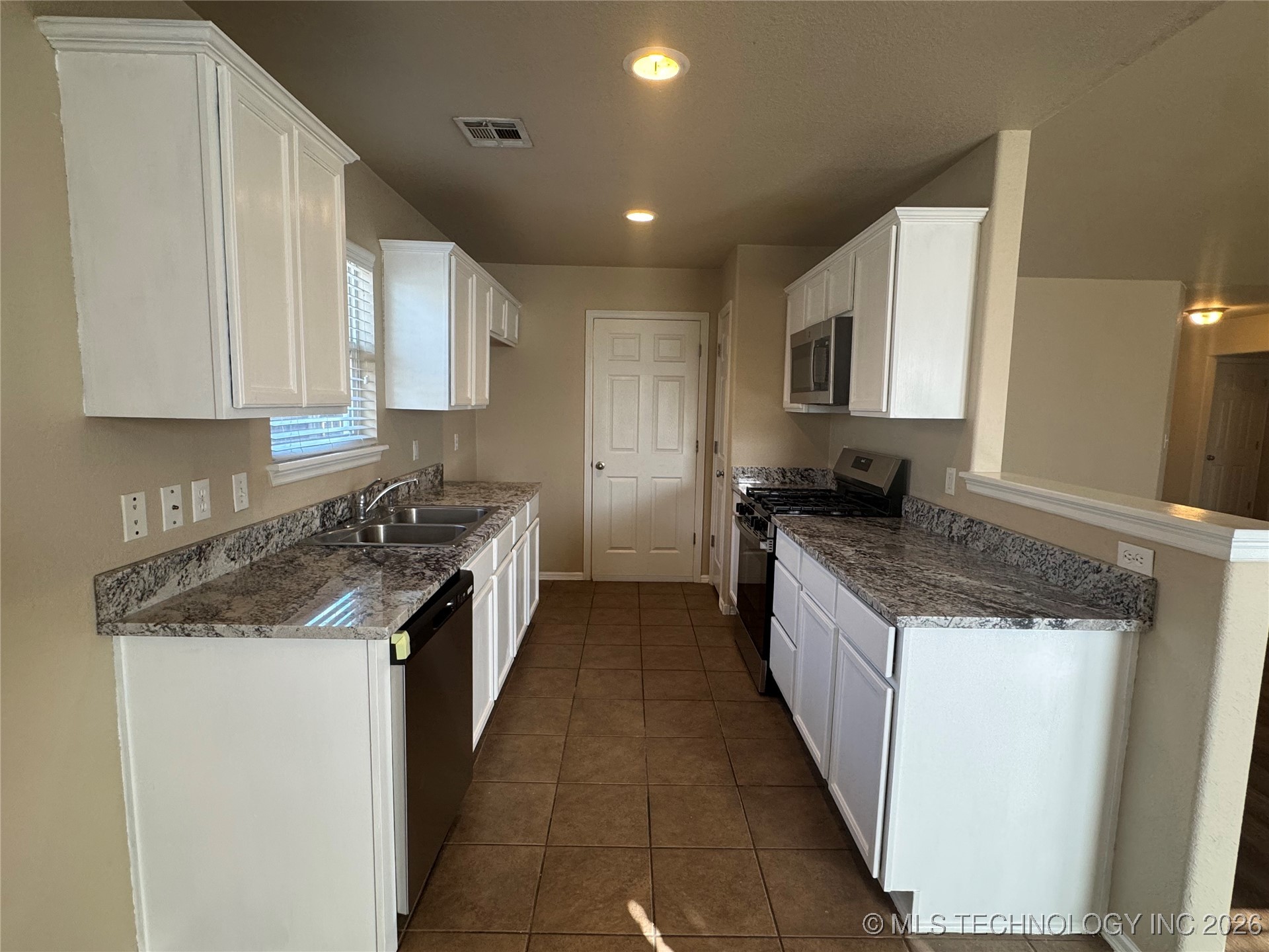 2125 E Concord Street North Property Photo 6