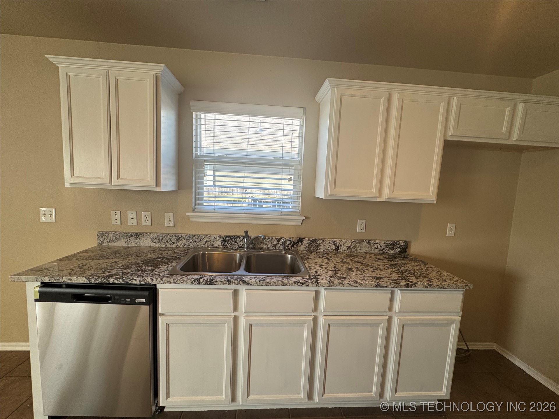 2125 E Concord Street North Property Photo 7