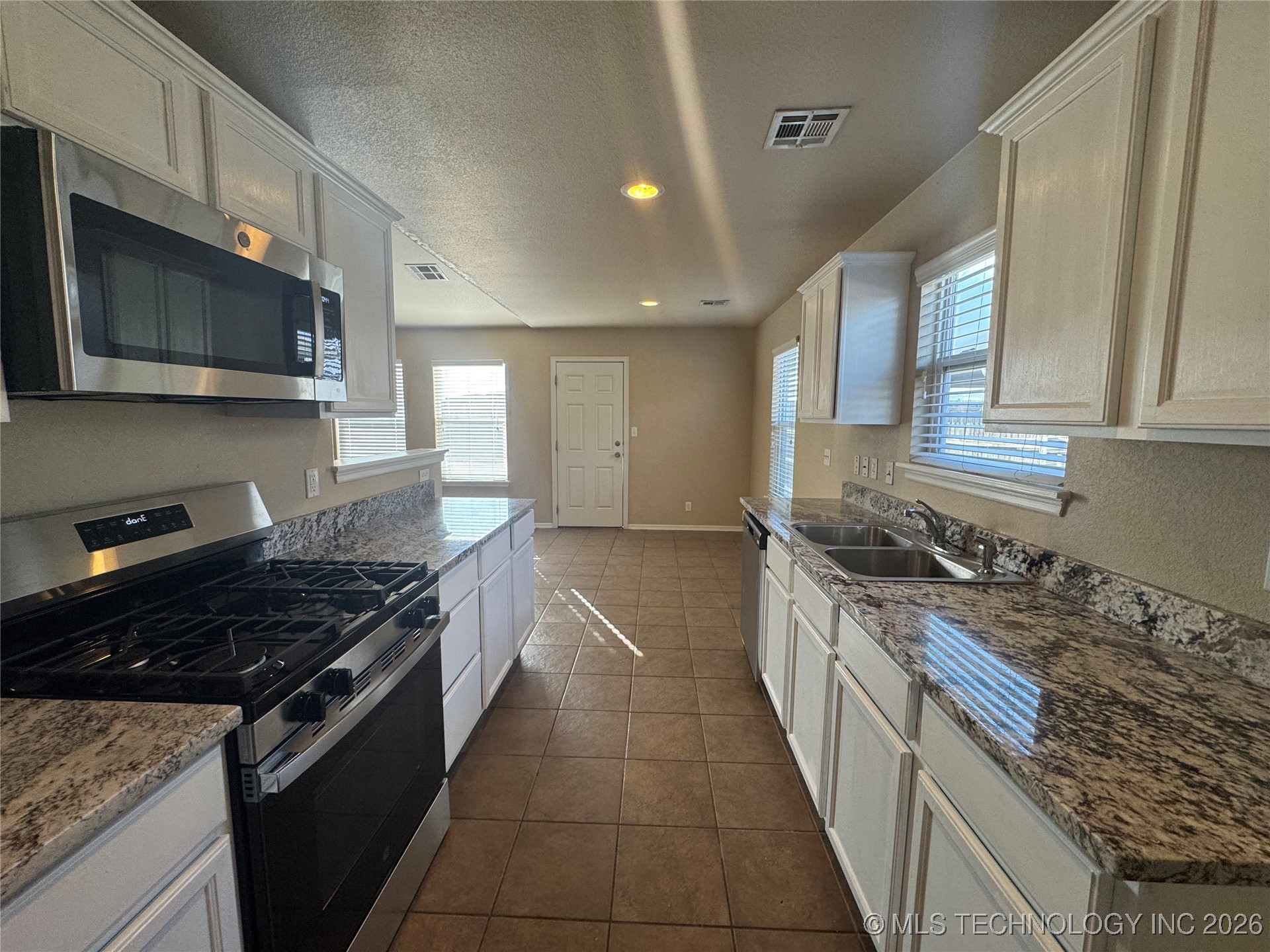 2125 E Concord Street North Property Photo 9