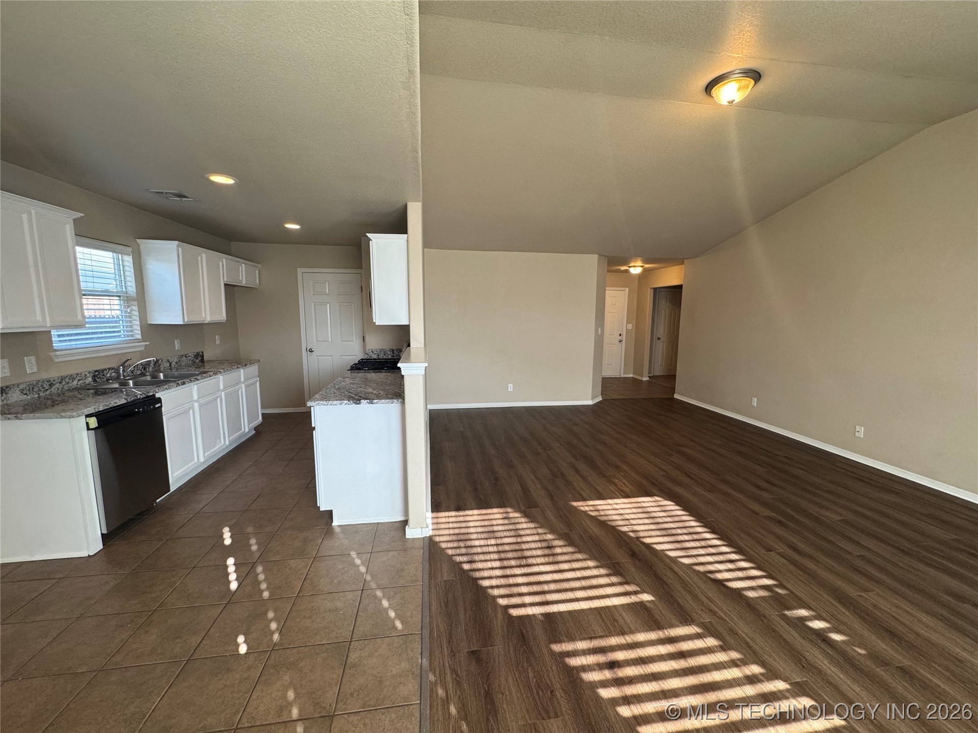 2125 E Concord Street North Property Photo 10