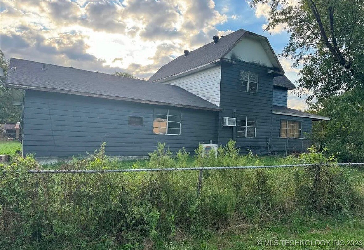 233 W Madison Avenue Property Photo 3