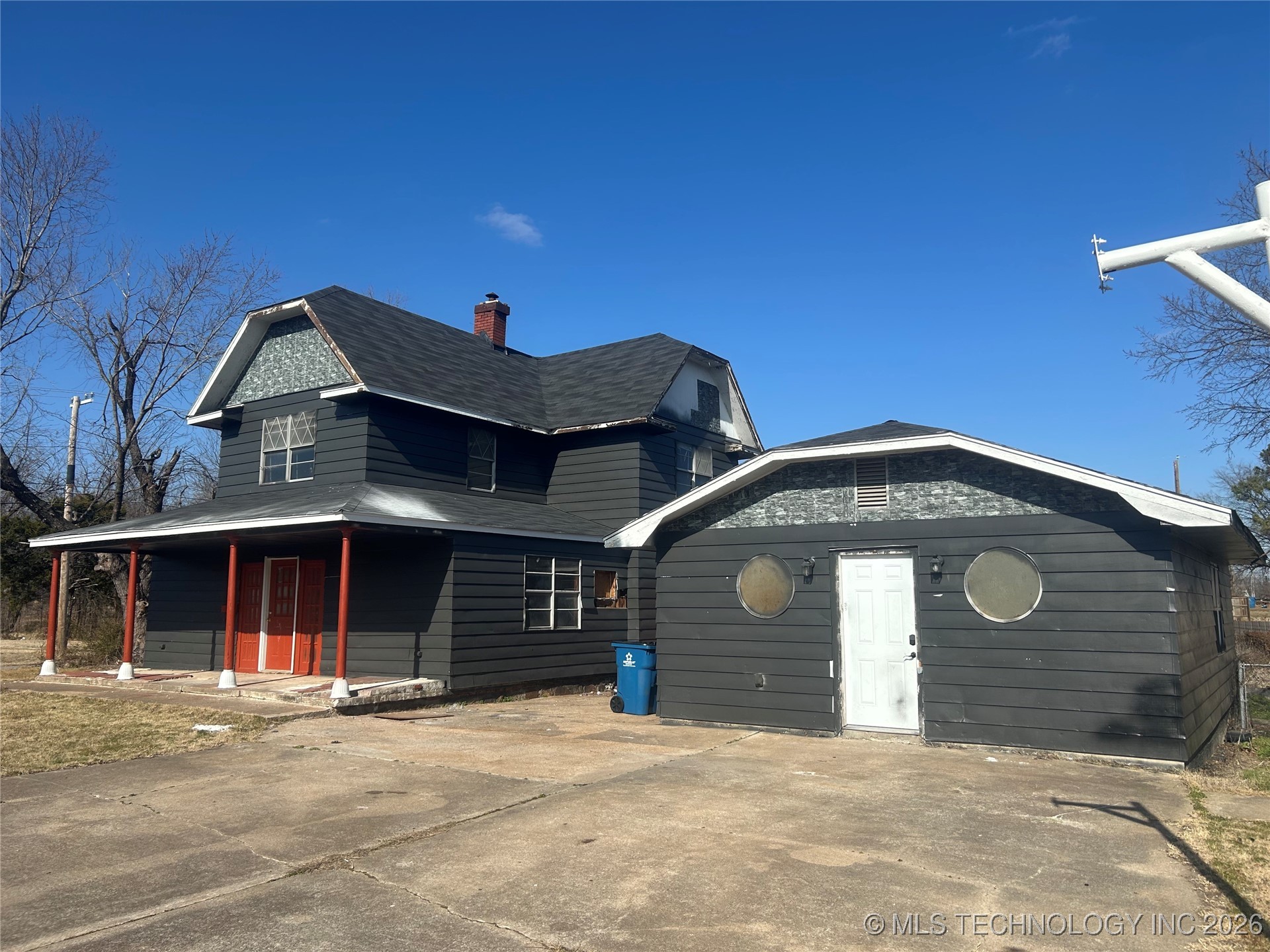 233 W Madison Avenue Property Photo 4