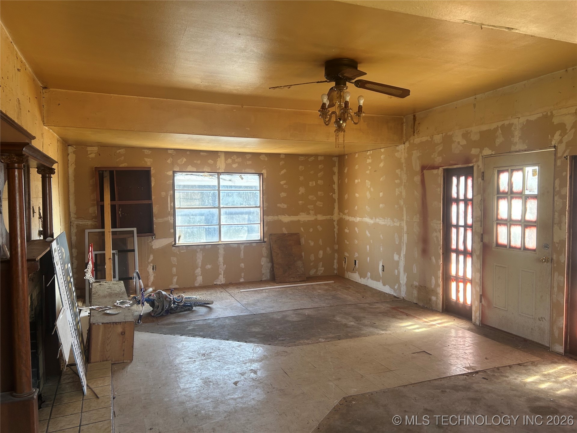 233 W Madison Avenue Property Photo 7