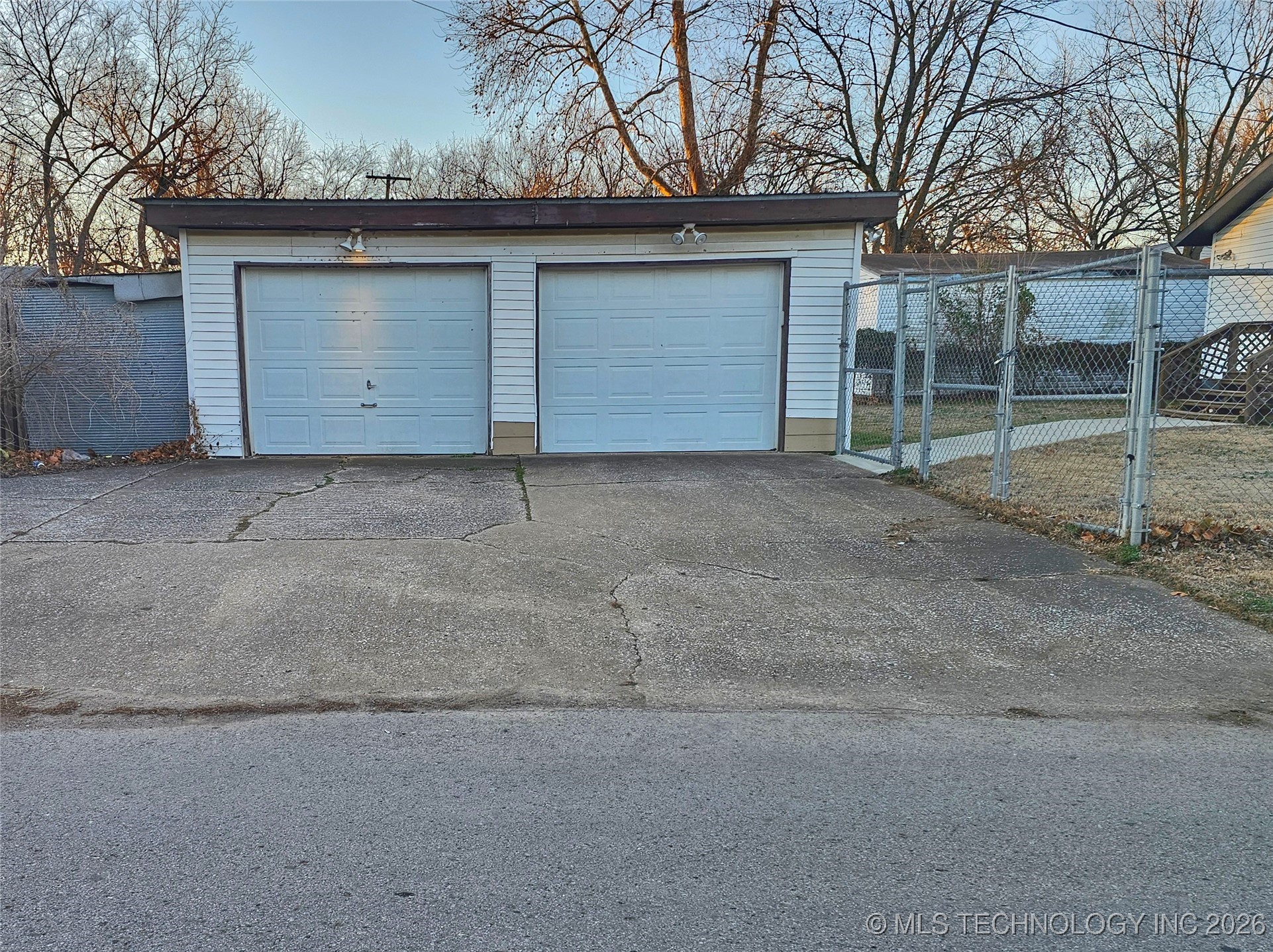 2149 N Delaware Place Property Photo 6